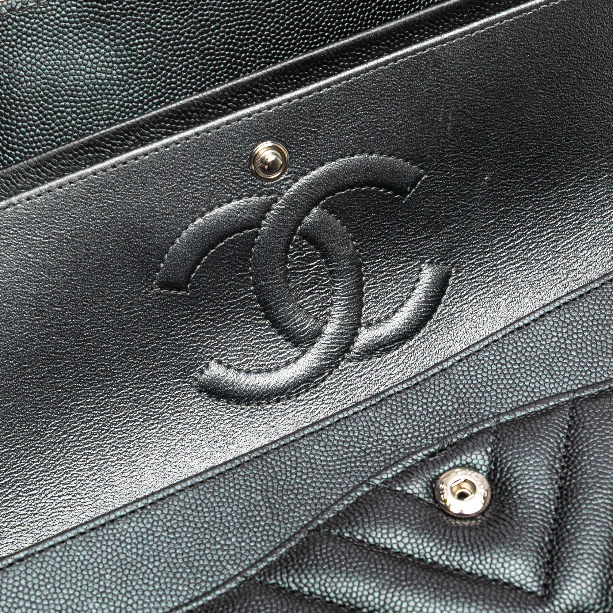 Medium Classic Chevron Caviar Double Flap