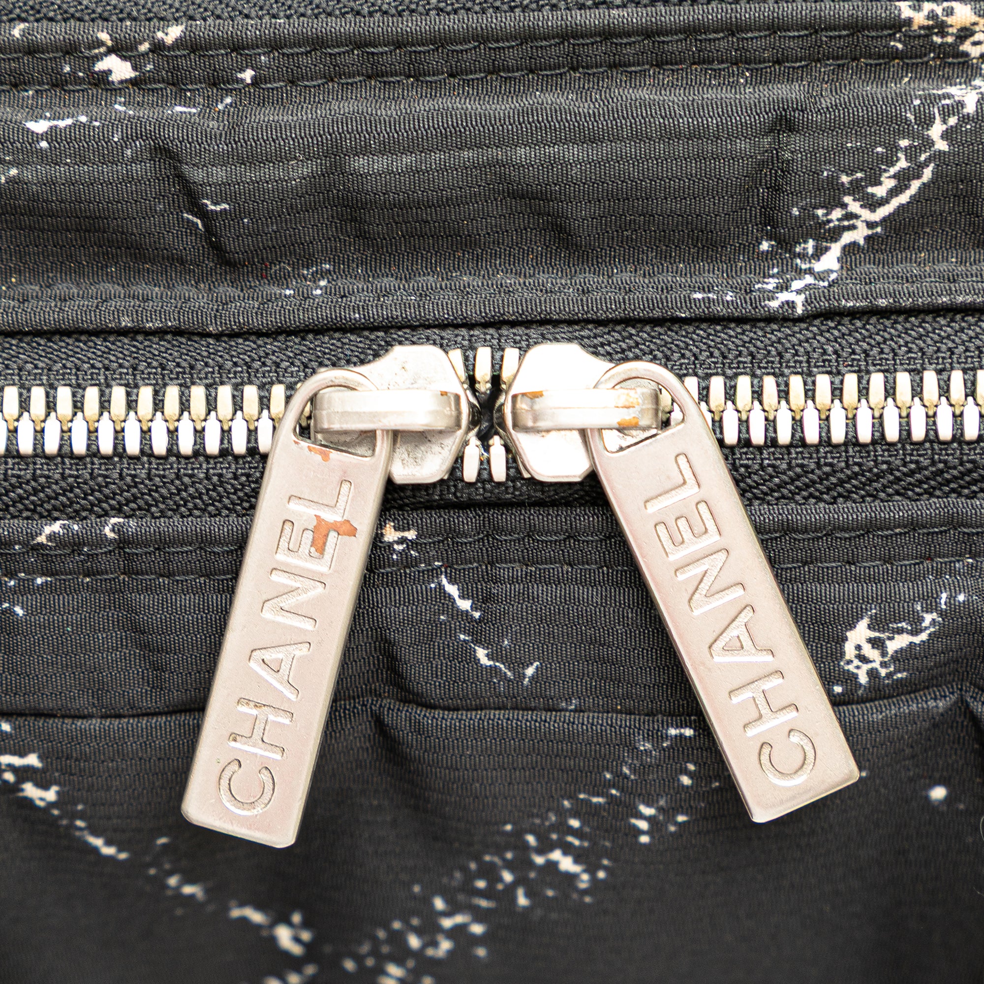 Old Travel Line Nylon Handbag