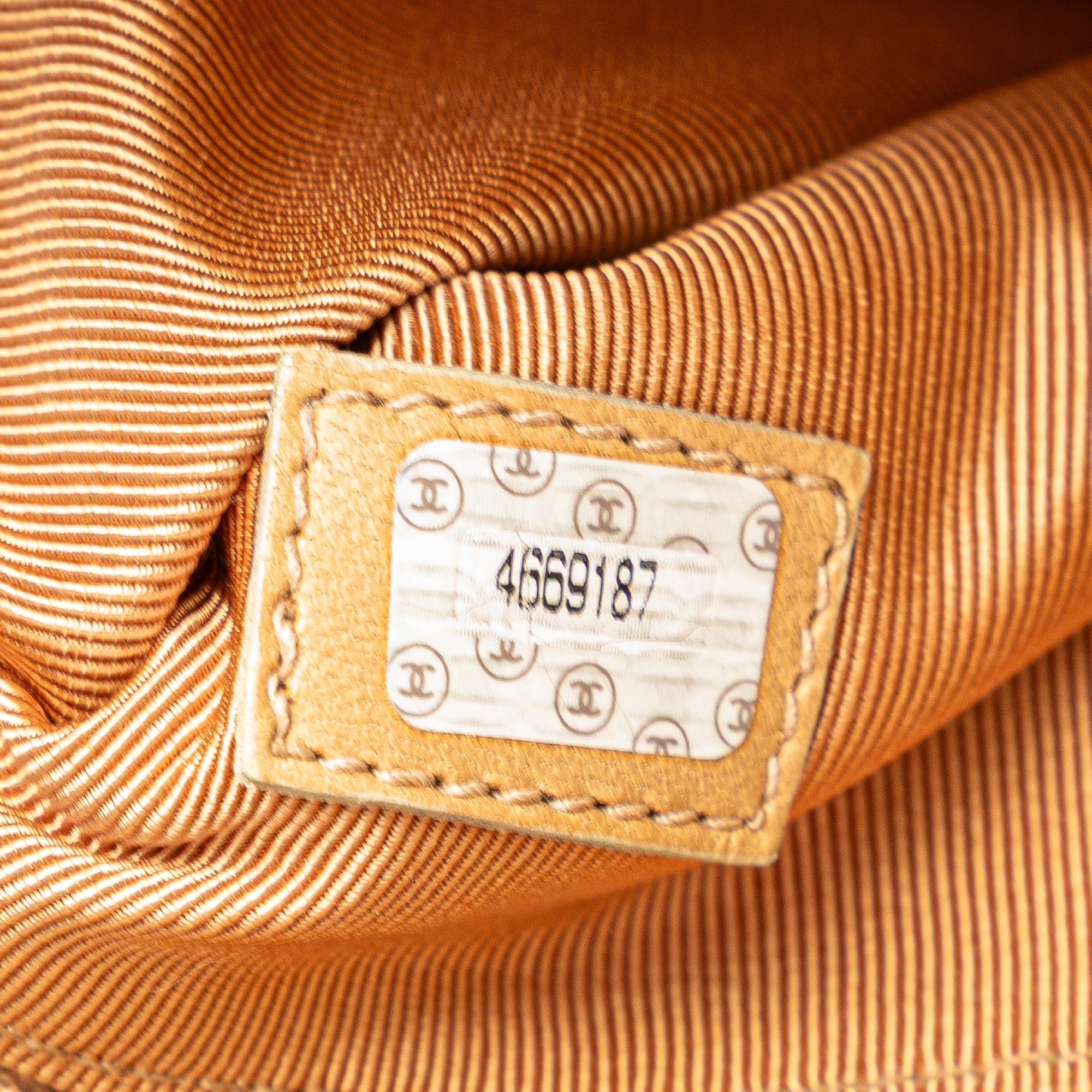 Caviar Logo Chain Shoulder Bag