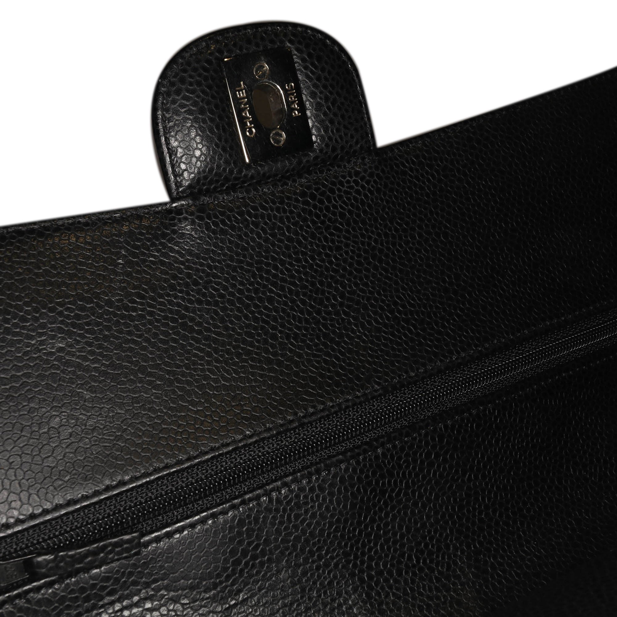 Medium Classic Caviar Double Flap
