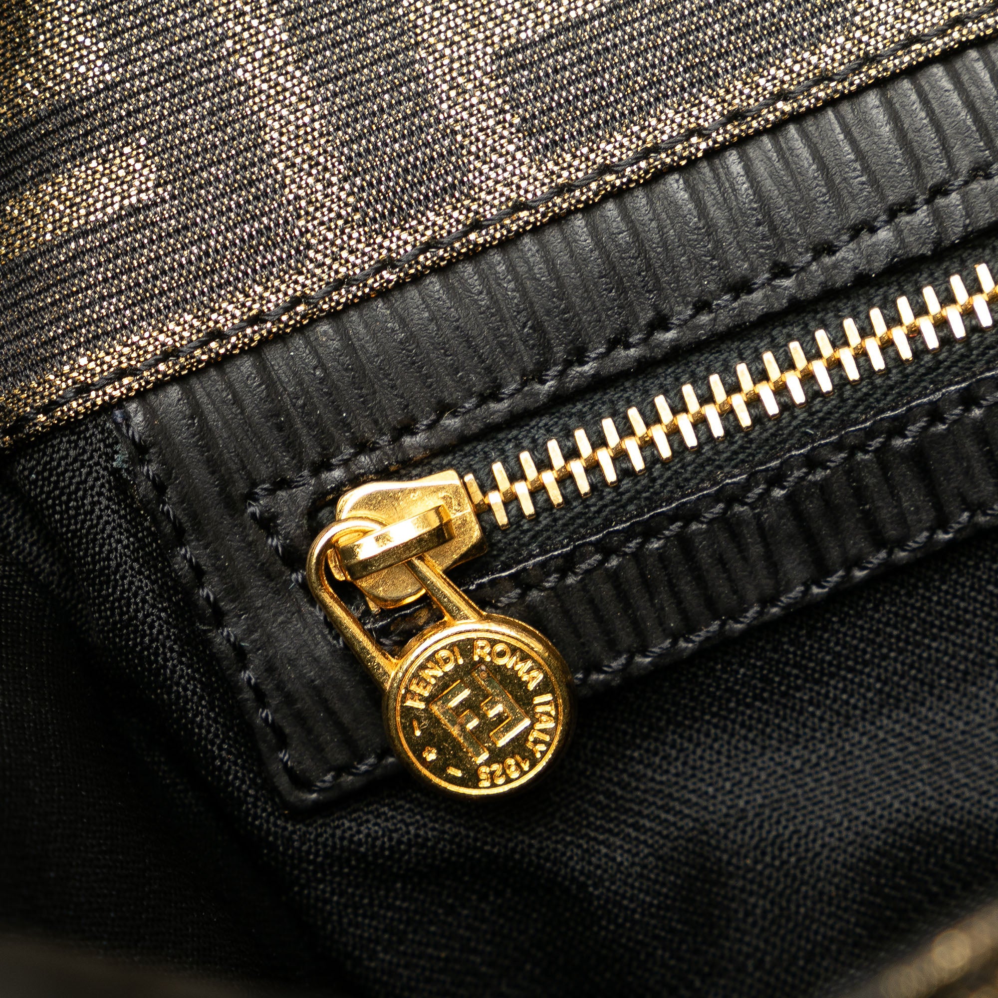 Zucca Canvas Shoulder Bag