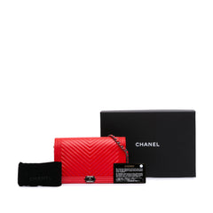 Chevron Calfskin Boy Wallet On Chain