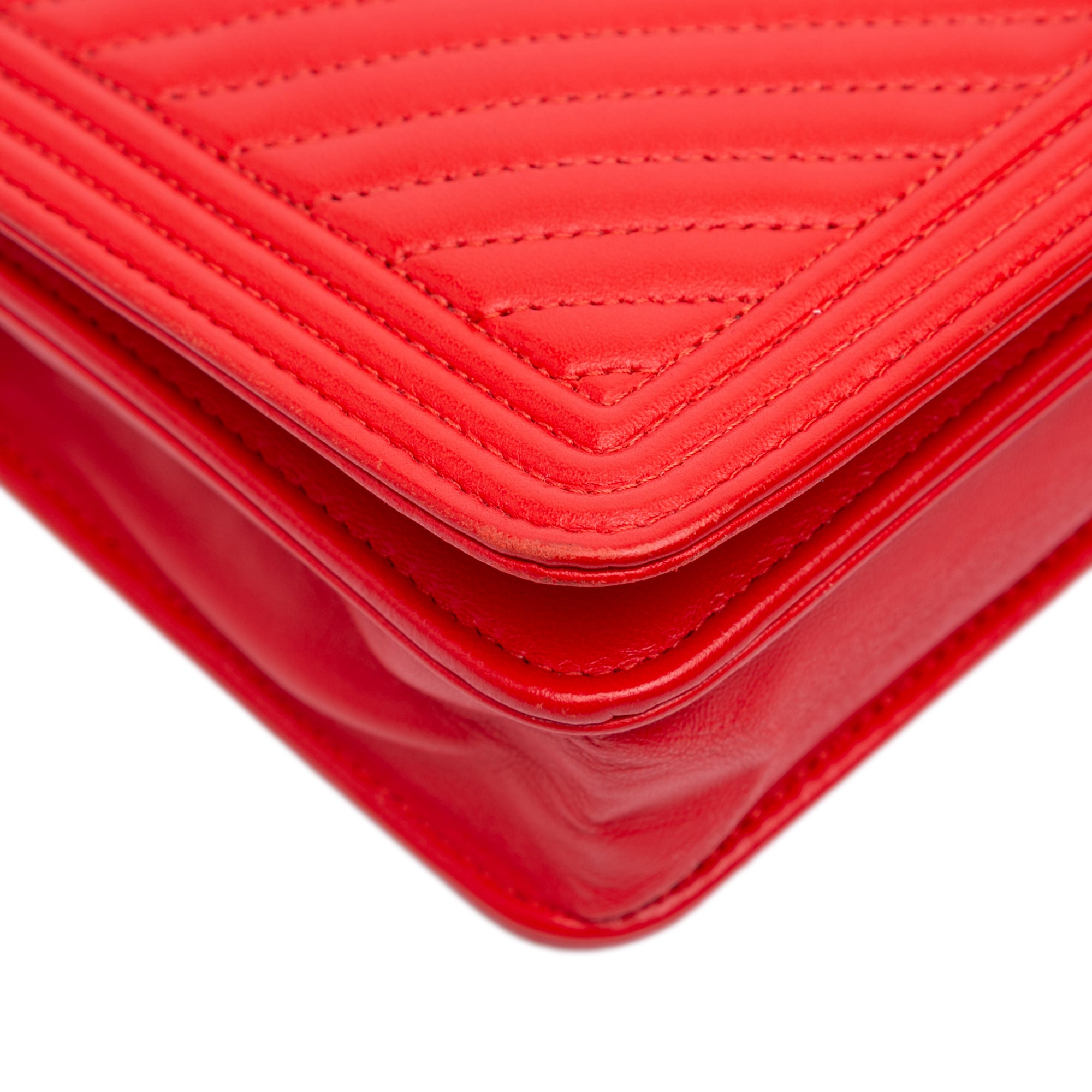 Chevron Calfskin Boy Wallet On Chain