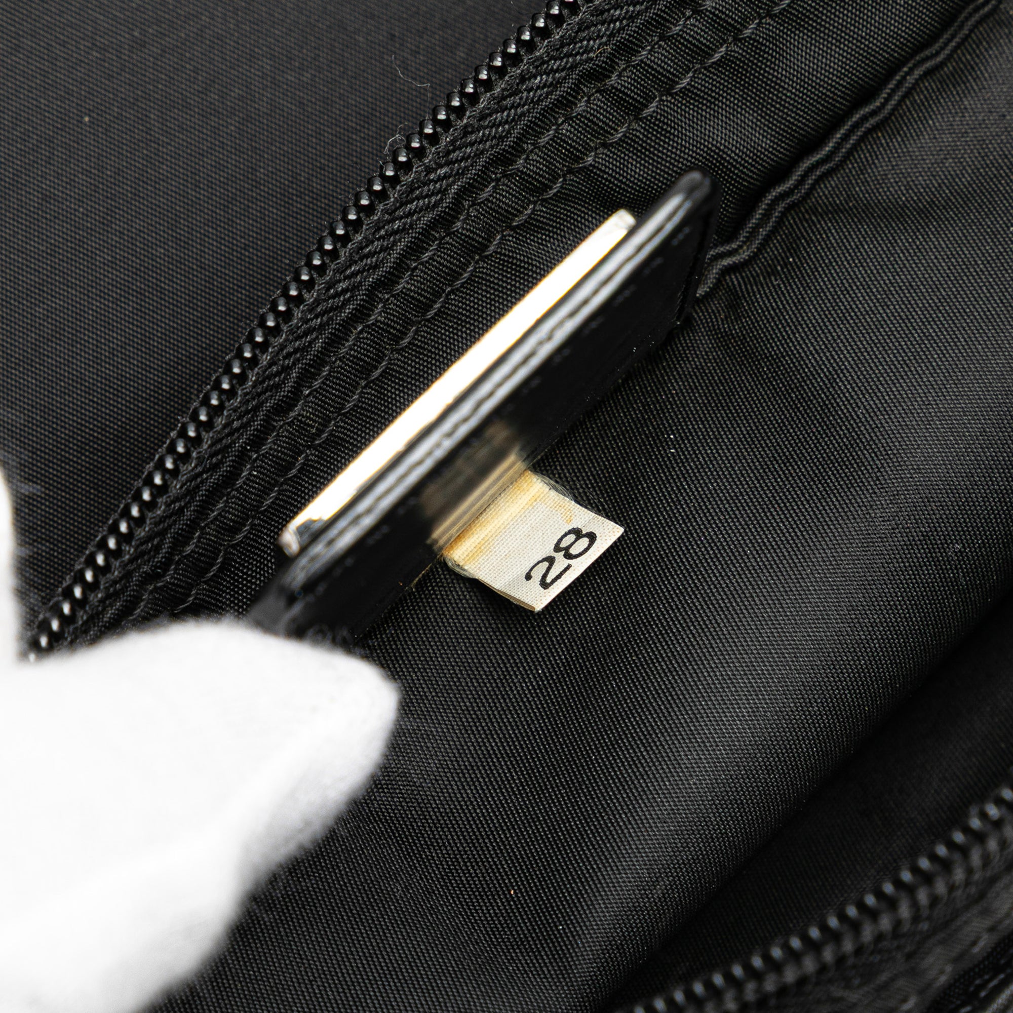 Tessuto Zip Top Crossbody