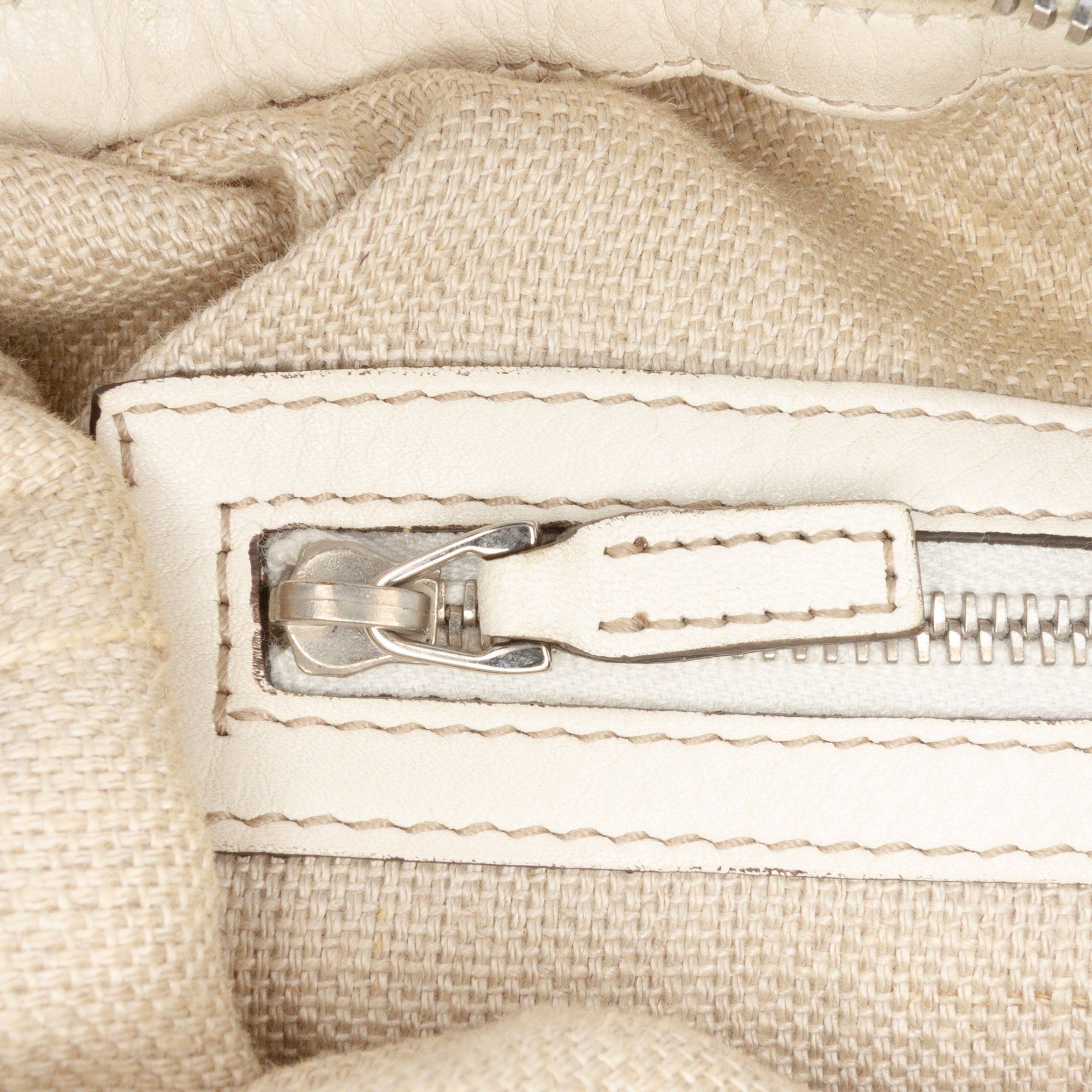 Medium GG Canvas Icon Bit Satchel