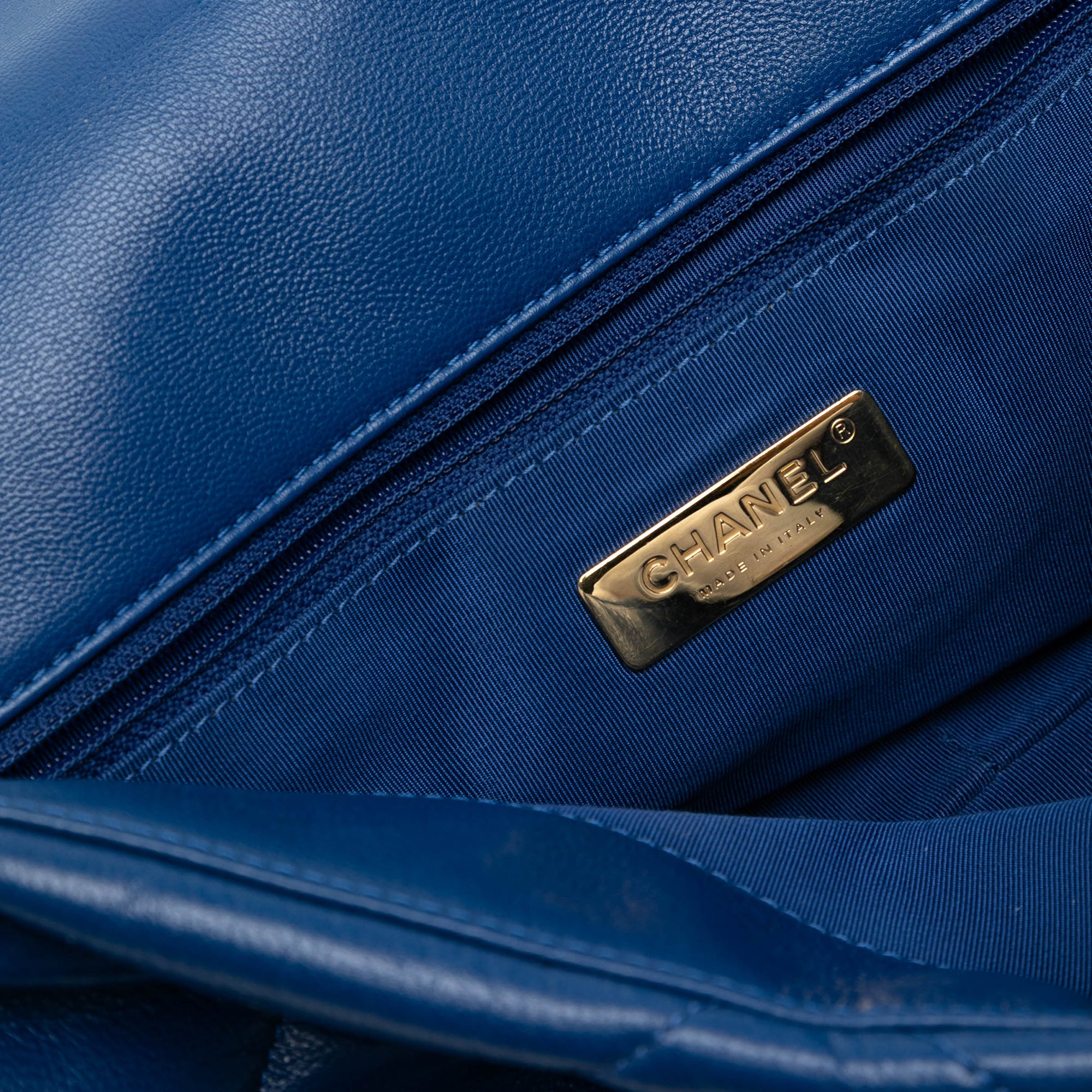 Maxi Lambskin 19 Flap