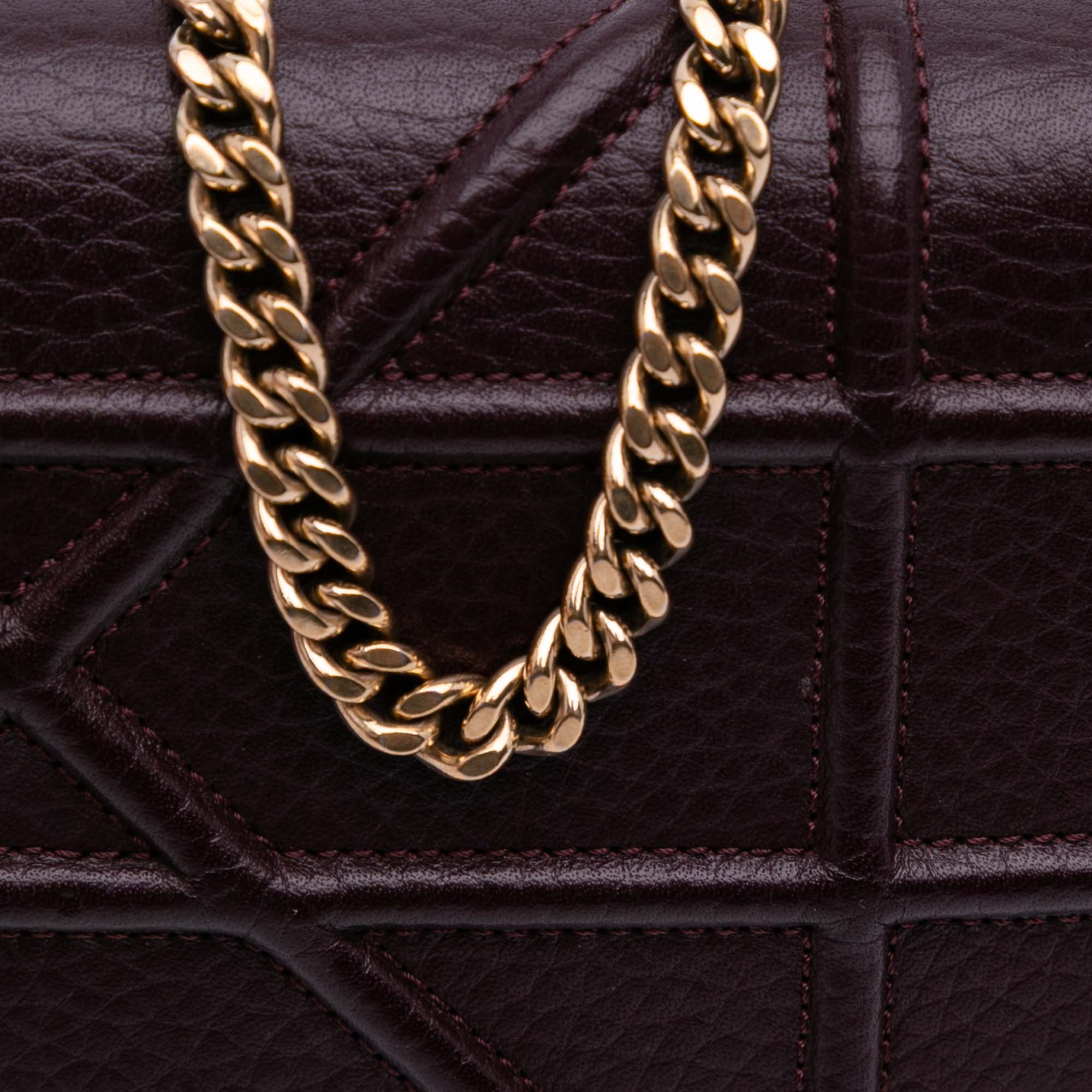 Grained Calfskin Diorama Wallet on Chain