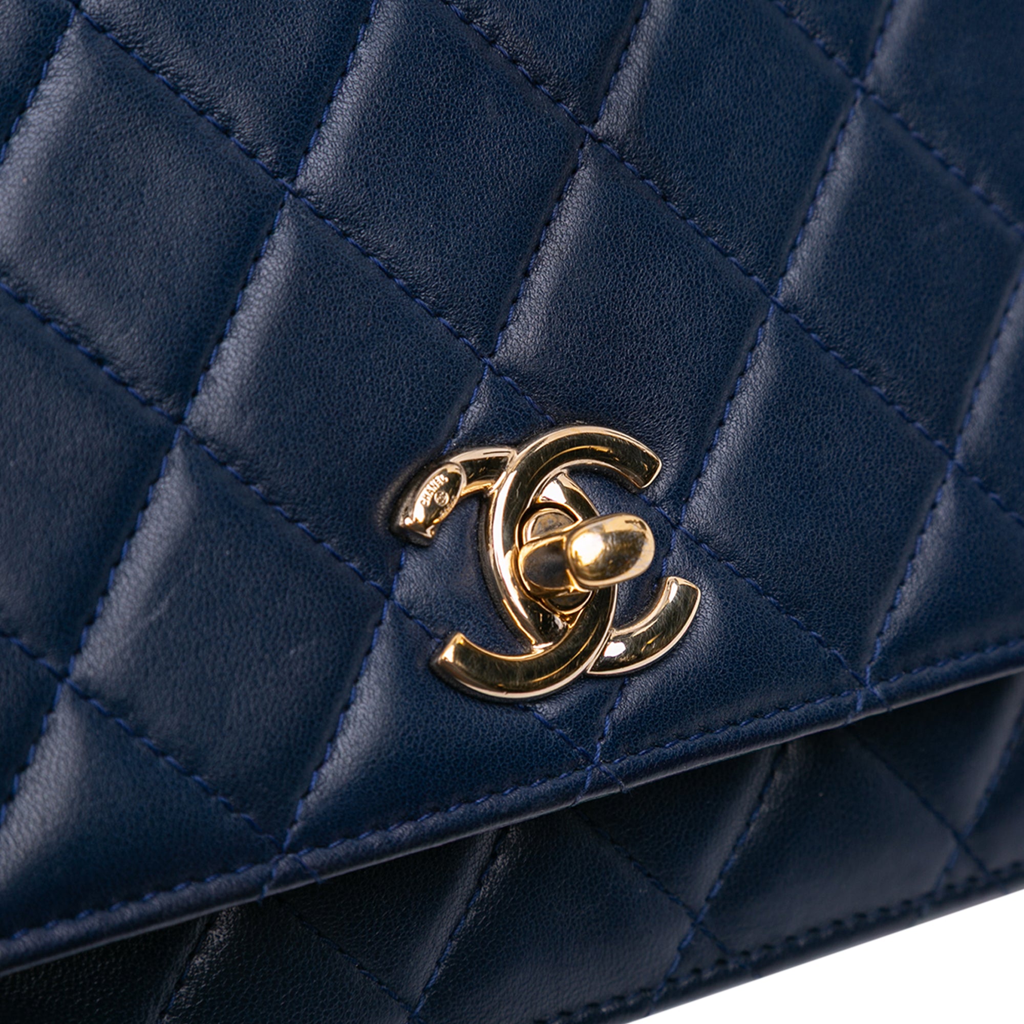 Lambskin Trendy CC Wallet On Chain