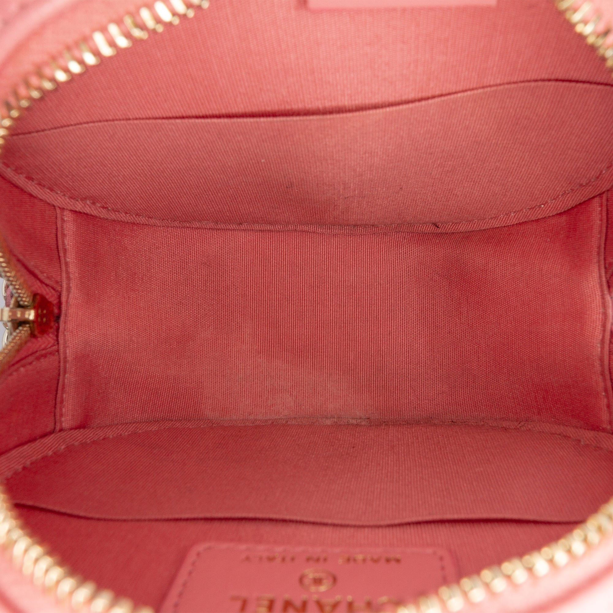 CC Embossed Caviar Camellia Round Clutch With Chain
