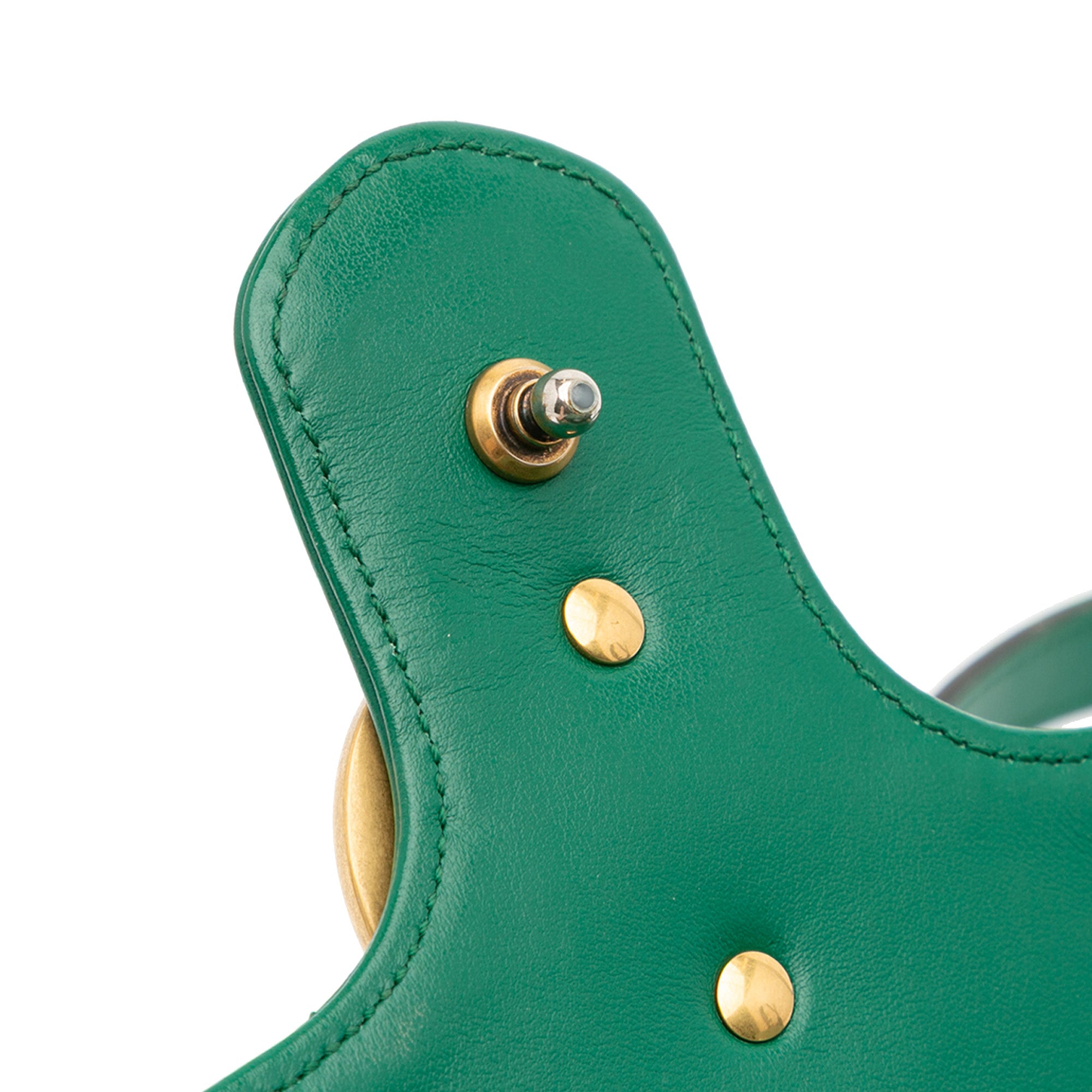 Medium GG Marmont Matelasse Leather Shoulder Bag