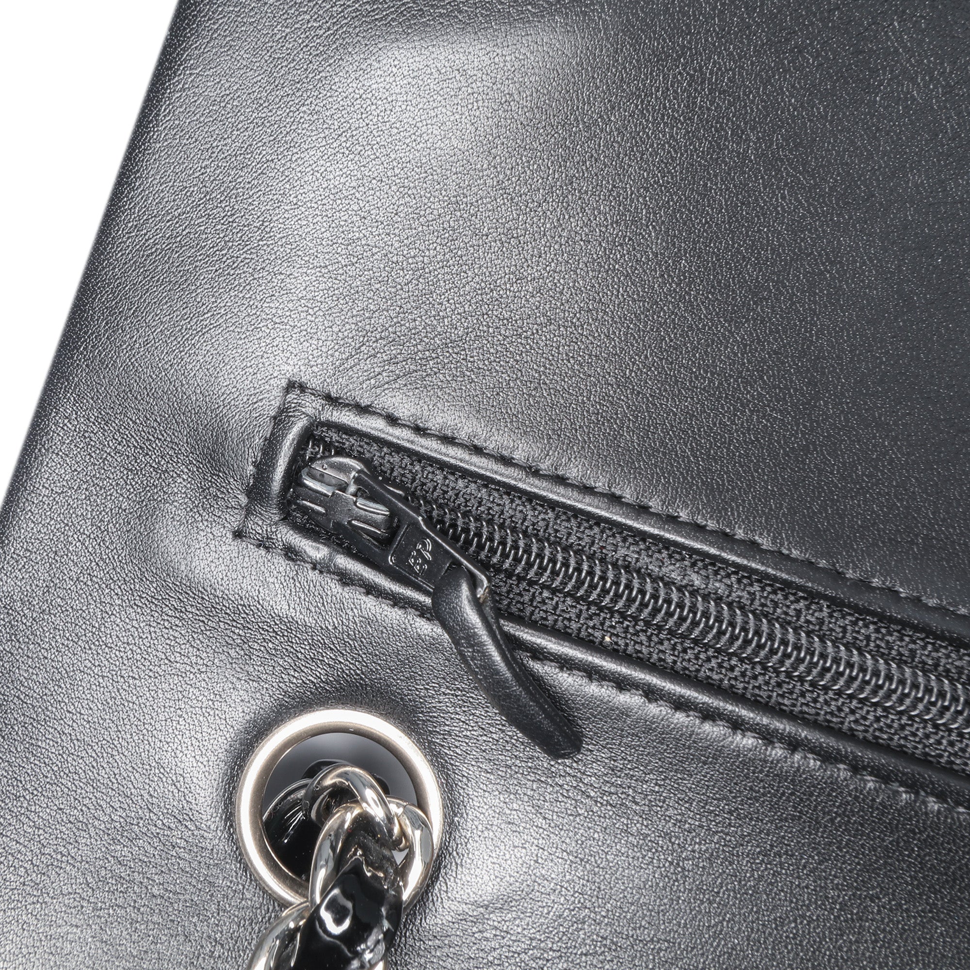 Medium Classic Patent Double Flap