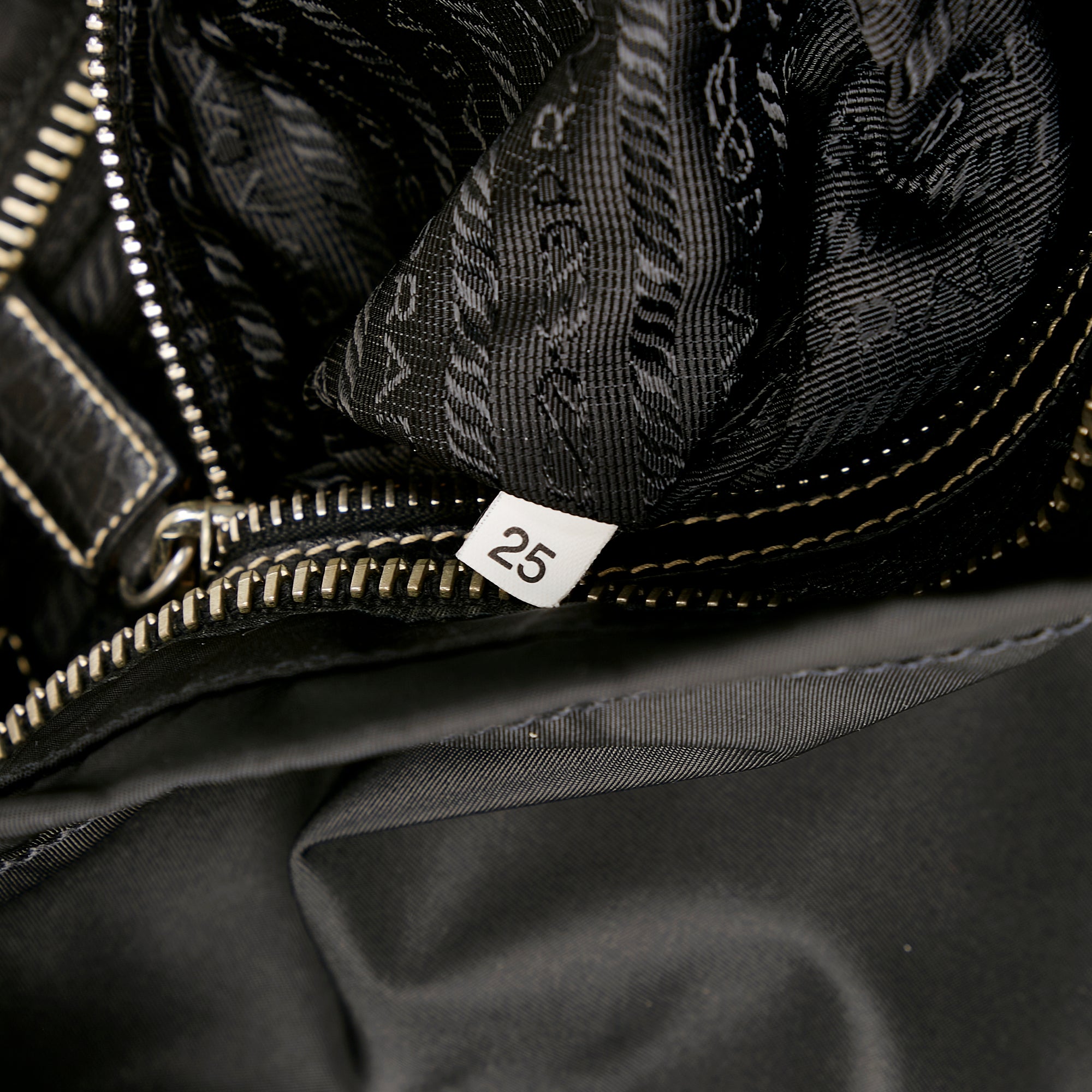 Tessuto Zip Top Crossbody