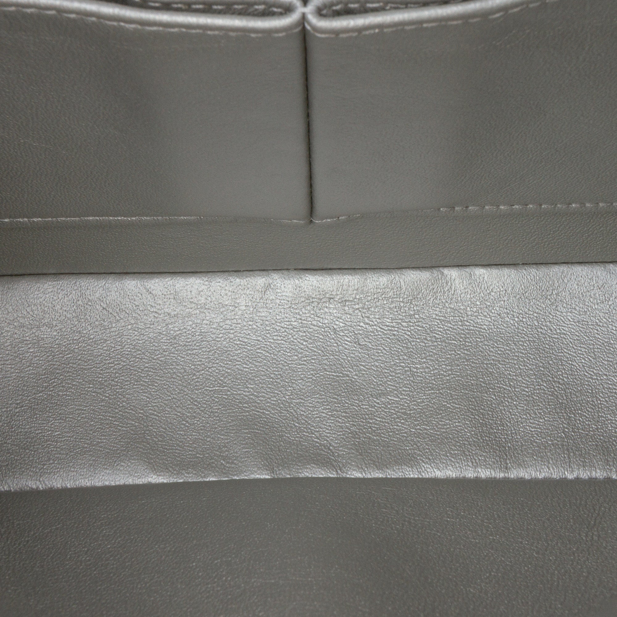 Medium Classic Iridescent Caviar Double Flap