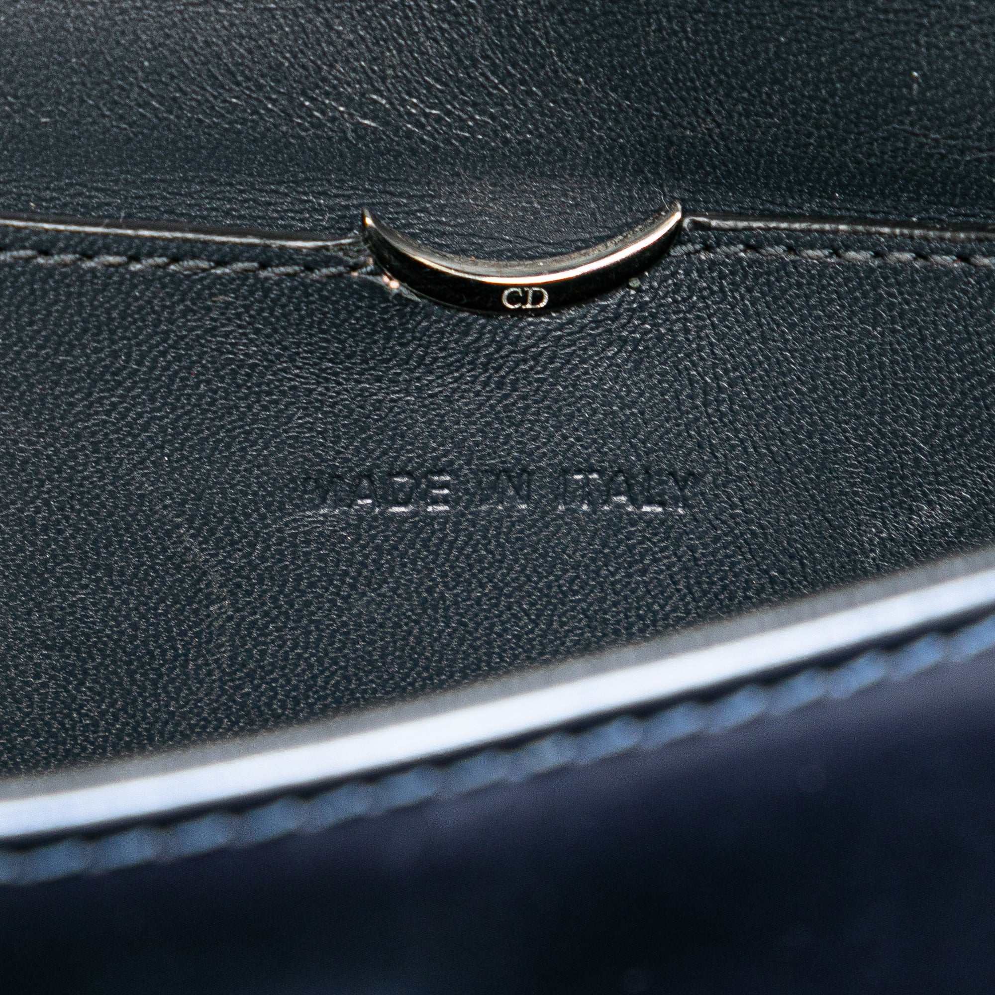 Mini Metallic Patent Microcannage Diorama Flap