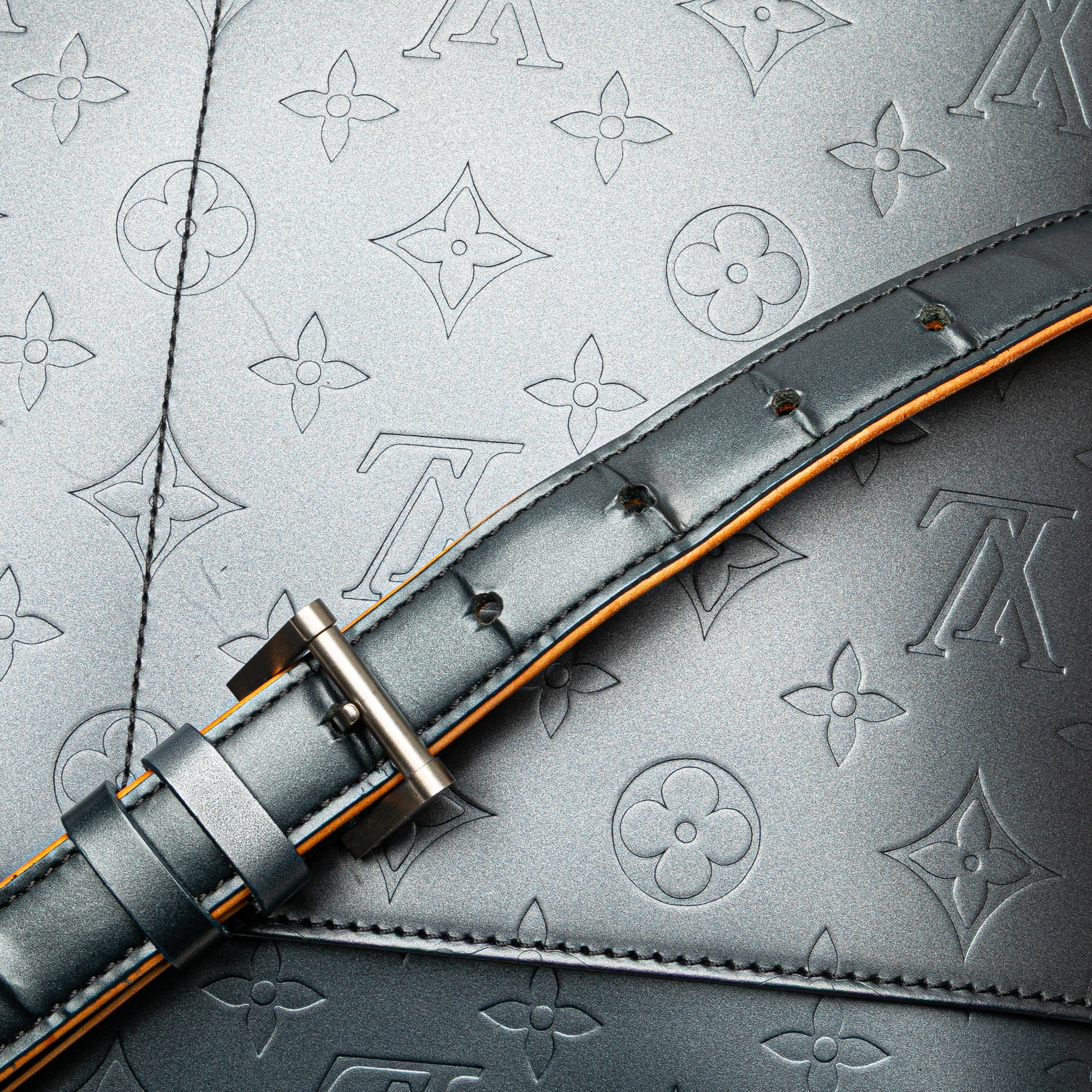 Monogram Mat Sutter