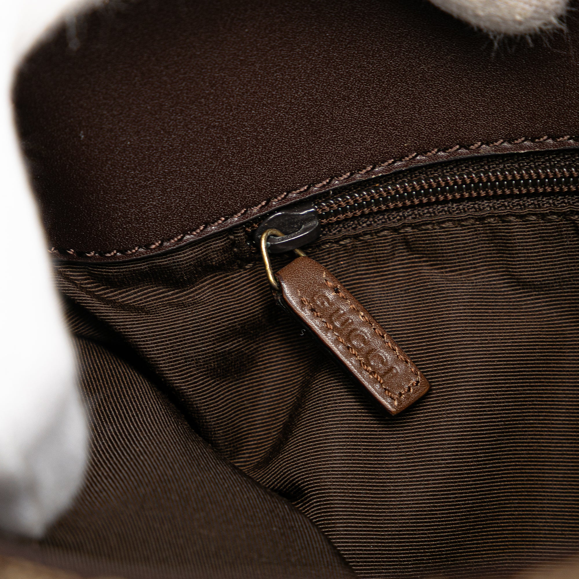 GG Canvas Shoulder Bag