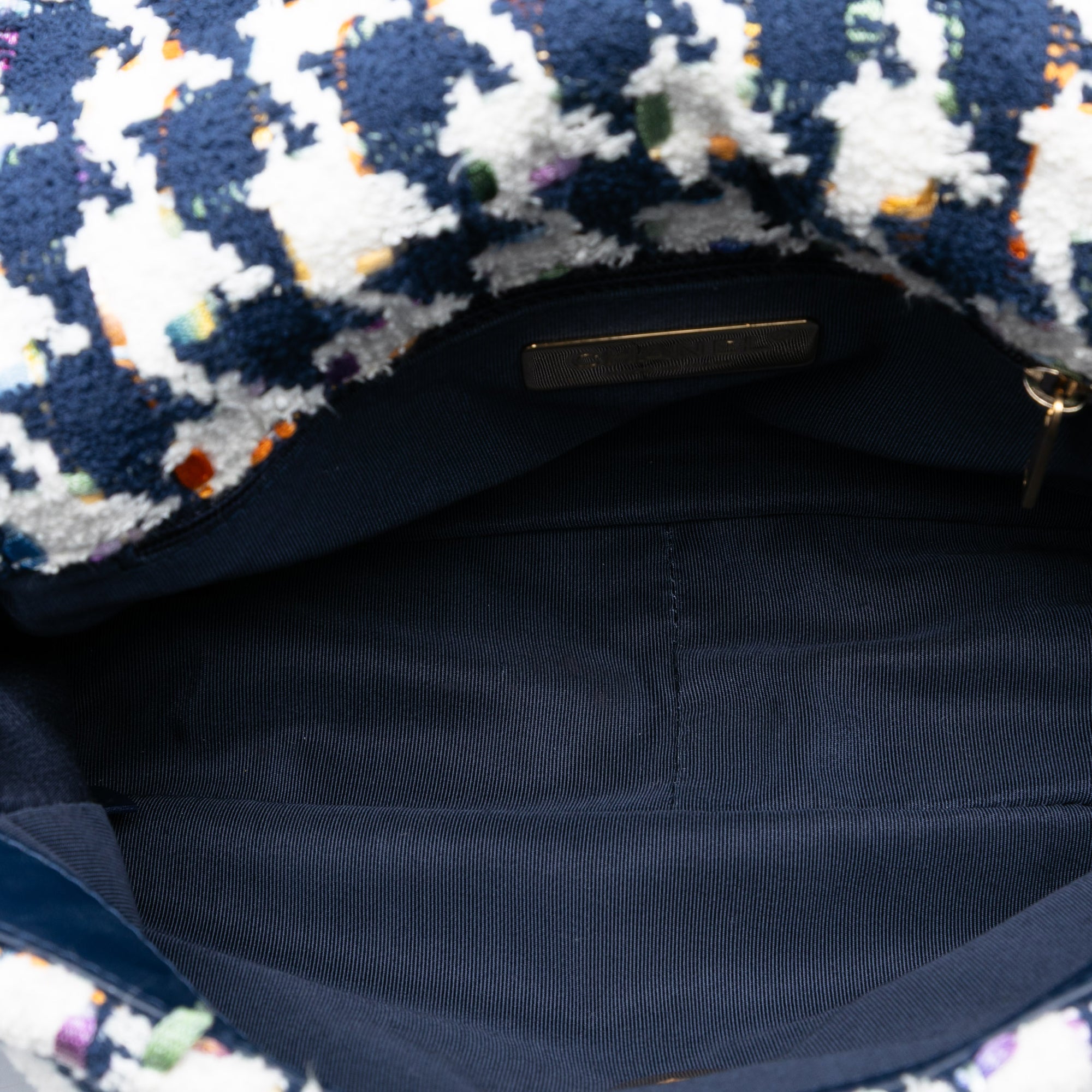 Medium Houndstooth Tweed 19 Flap