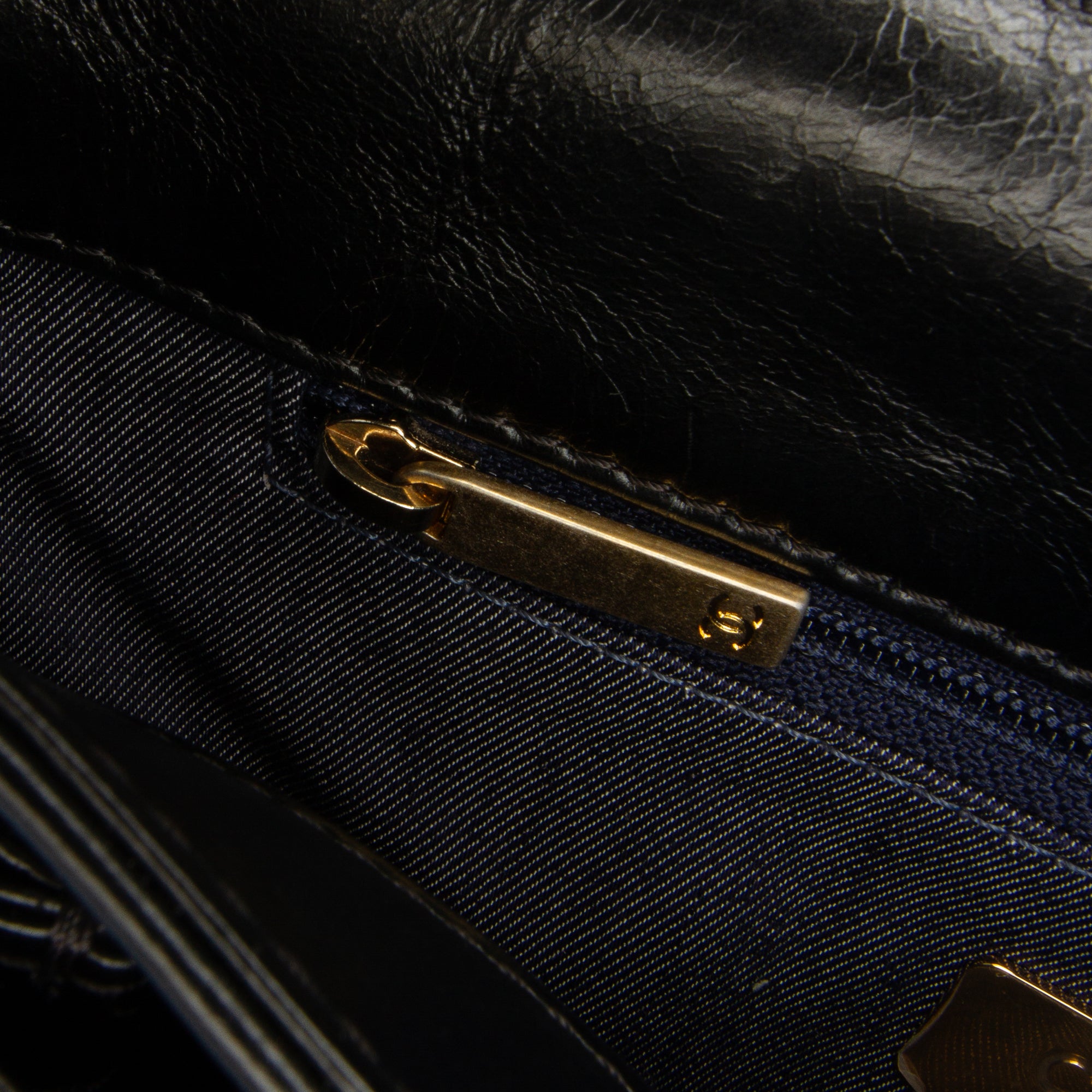 Crumpled Calfskin En Vogue Rope Flap
