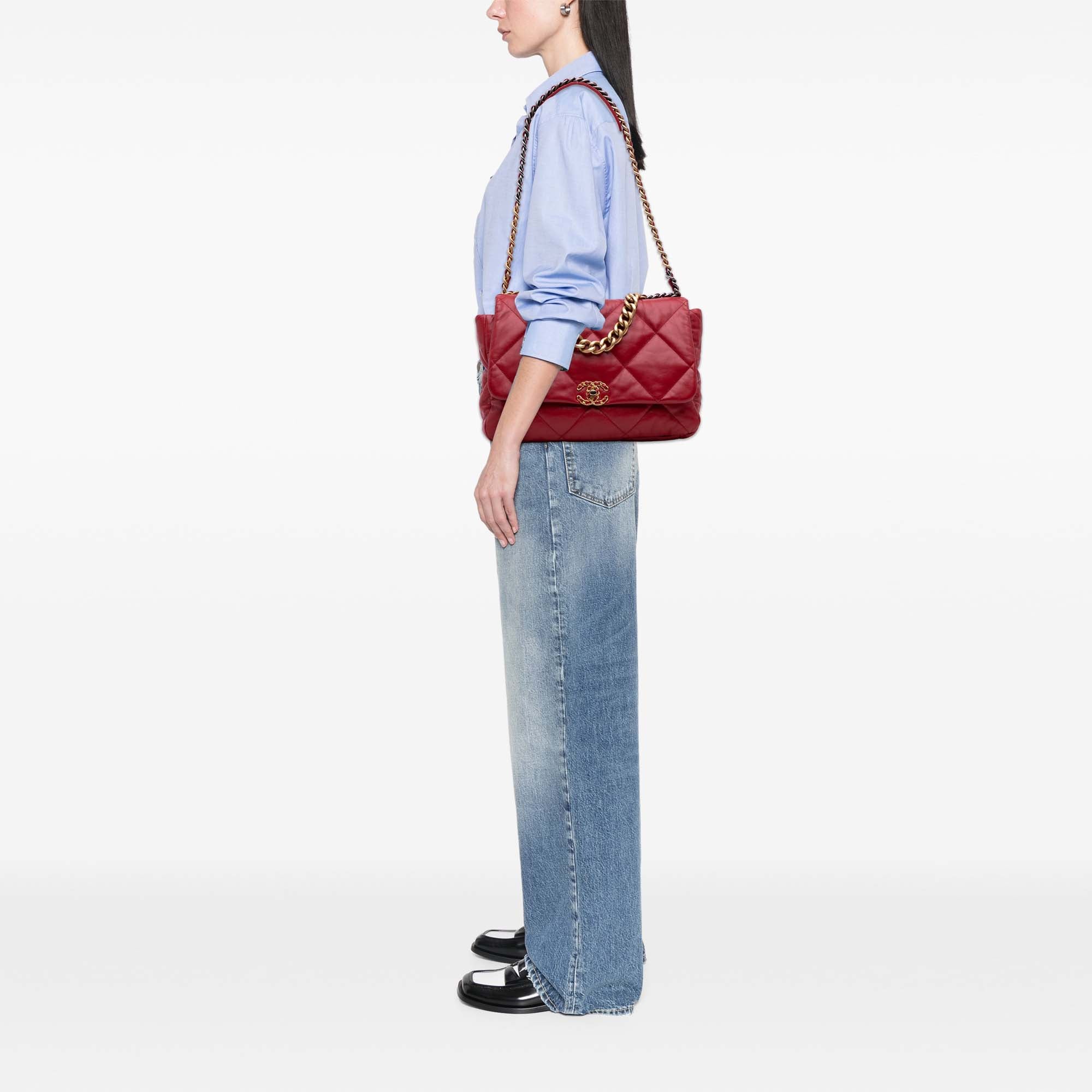 Maxi Lambskin 19 Flap