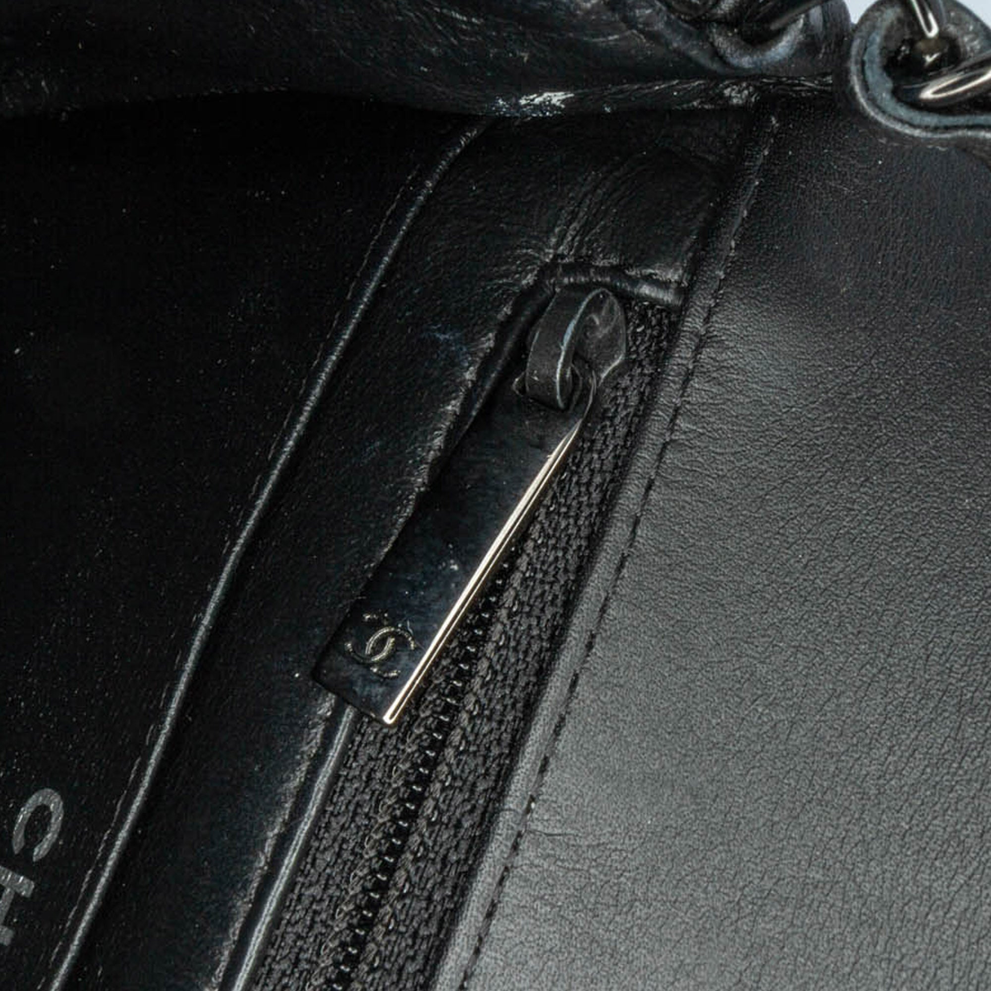 Mini Square Classic Patent So Black Single Flap