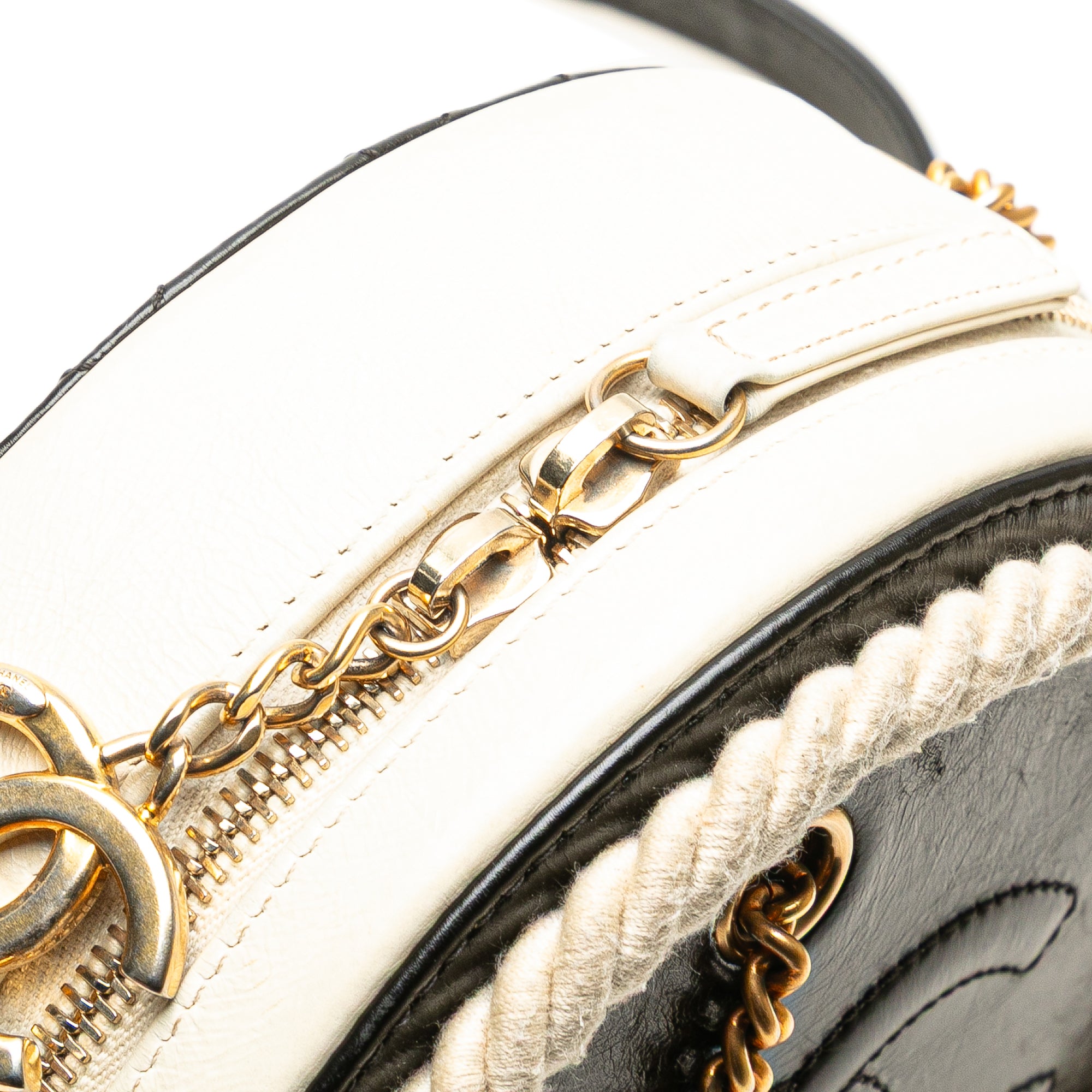 Crumpled Calfskin En Vogue Round Bag