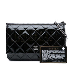 CC Quilted Patent Wallet On Chain