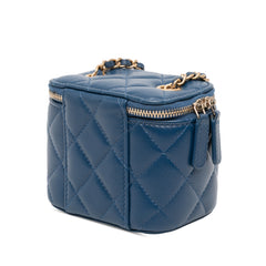 Mini Quilted Lambskin Pearl Crush Vanity Case With Chain