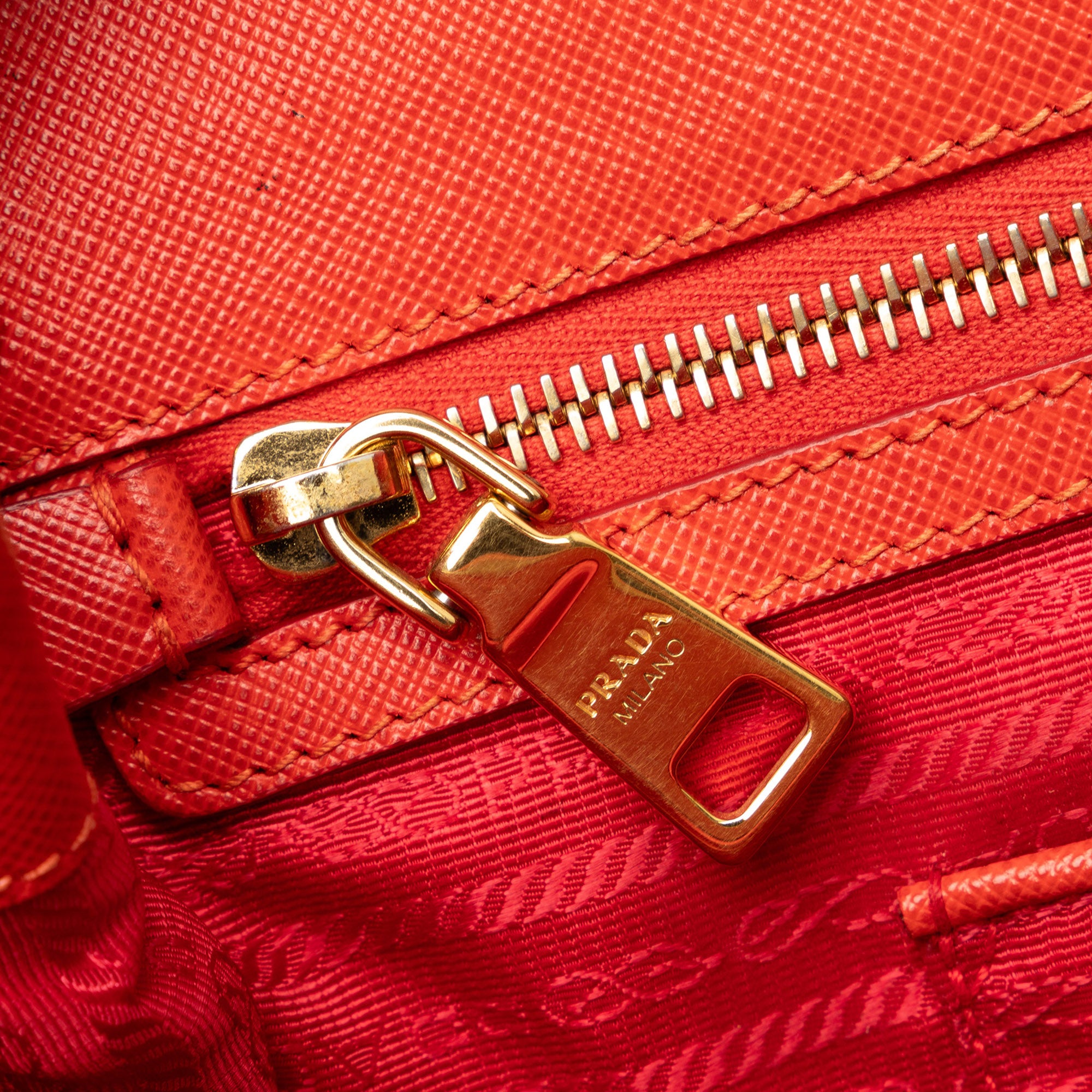 Medium Saffiano Lux Galleria Double Zip_8