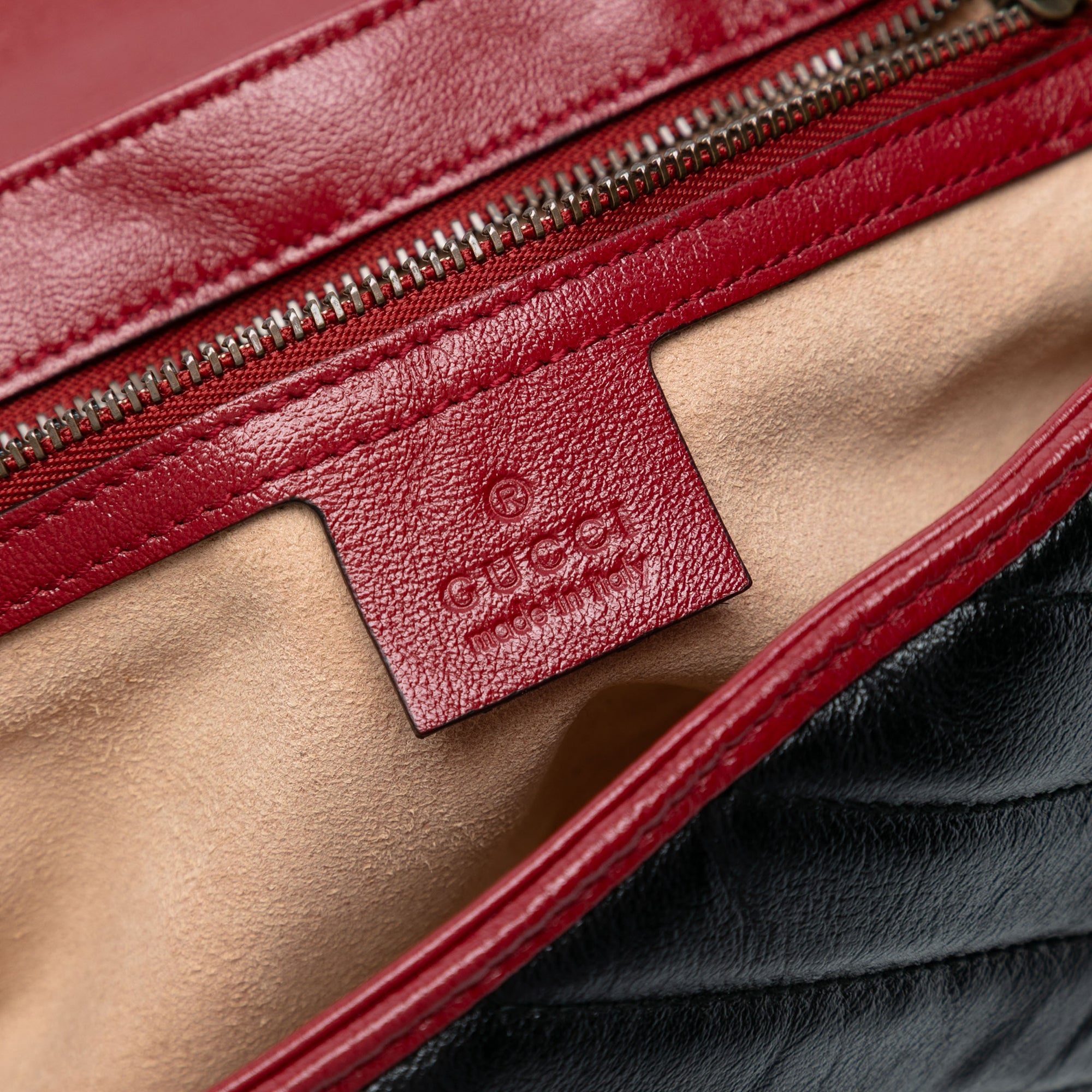 Medium GG Marmont Matelasse Diagonal Leather Torchon Shoulder Bag