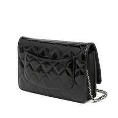 CC Quilted Patent Wallet On Chain