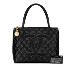 Caviar Medallion Tote_9