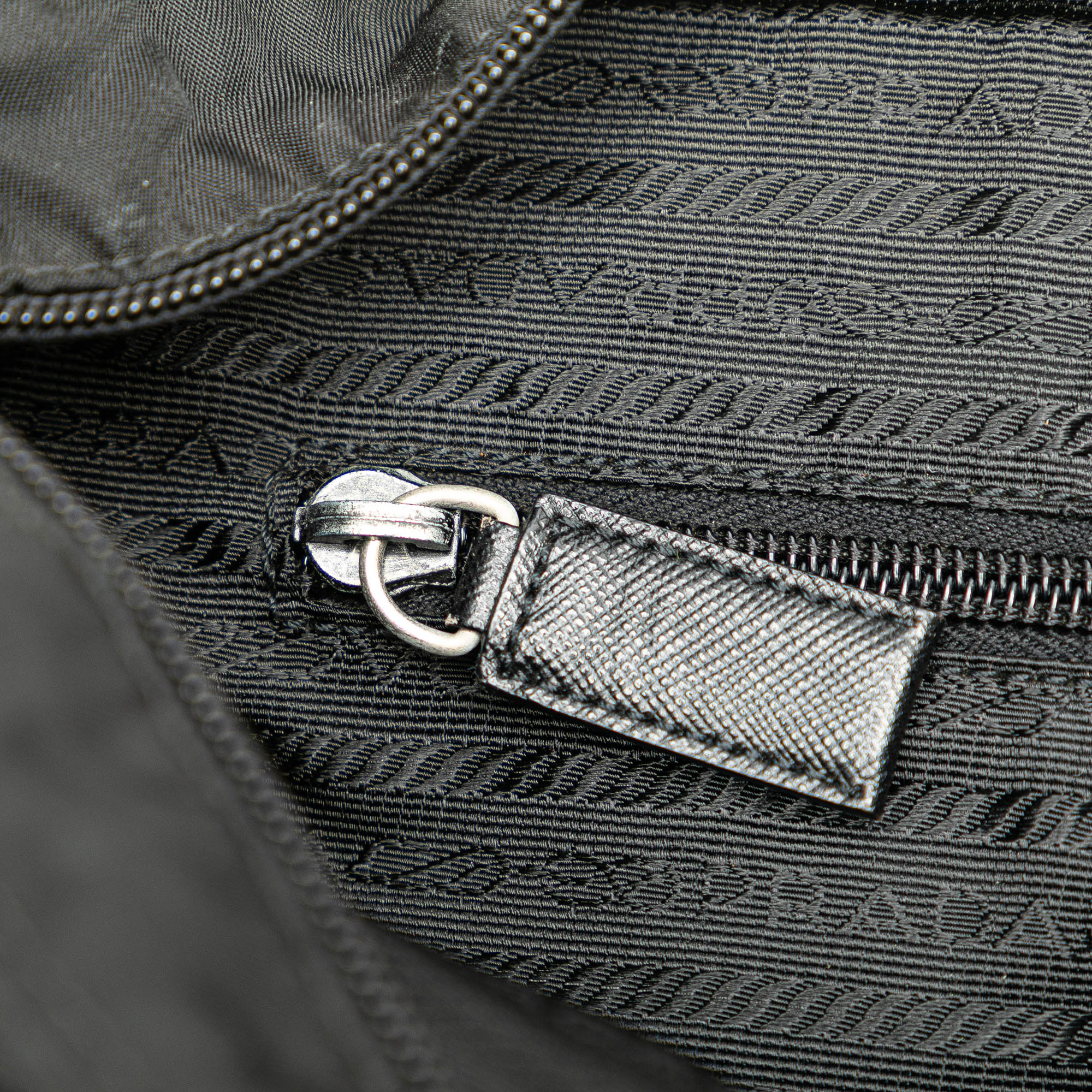 Tessuto Zip Top Crossbody