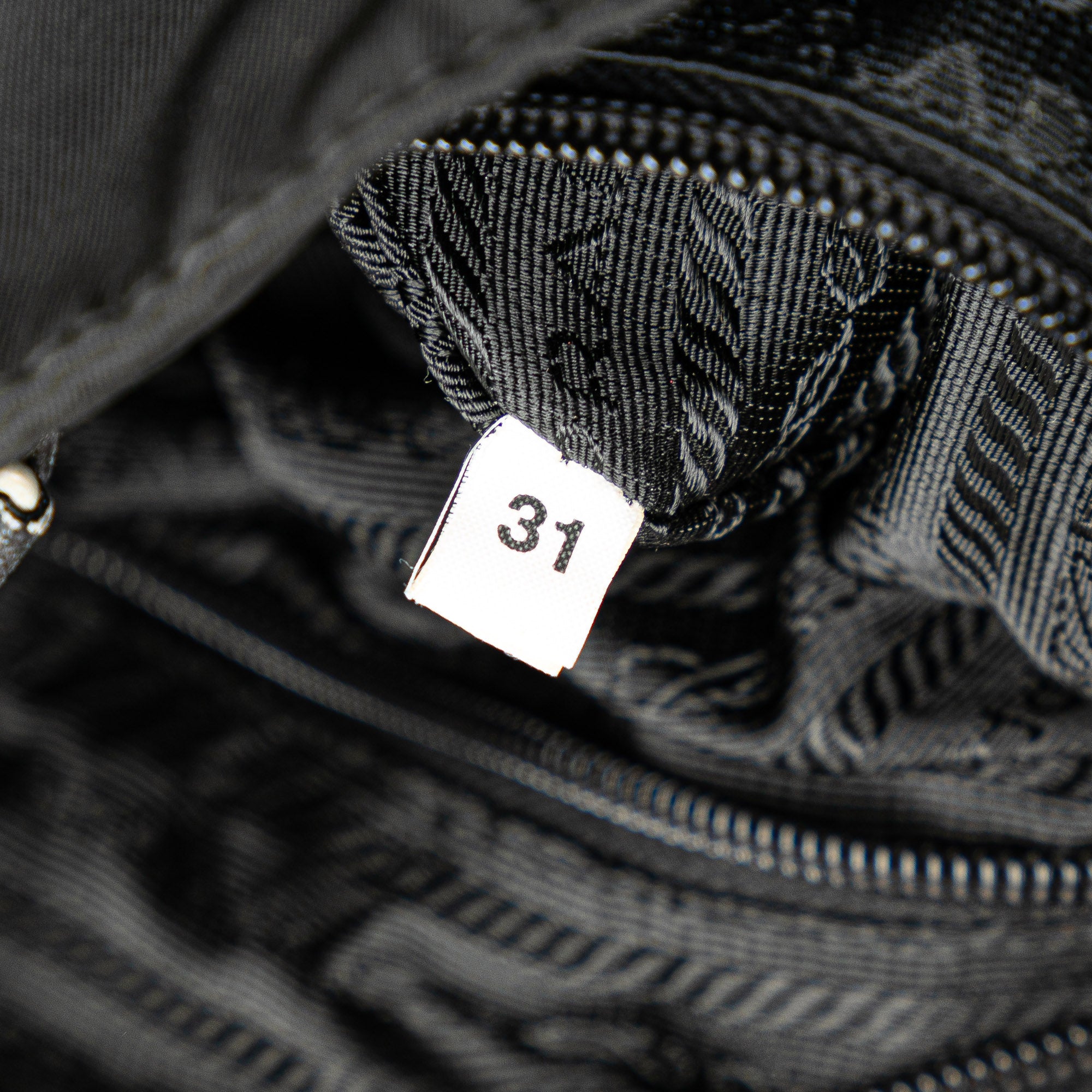 Tessuto Zip Top Crossbody