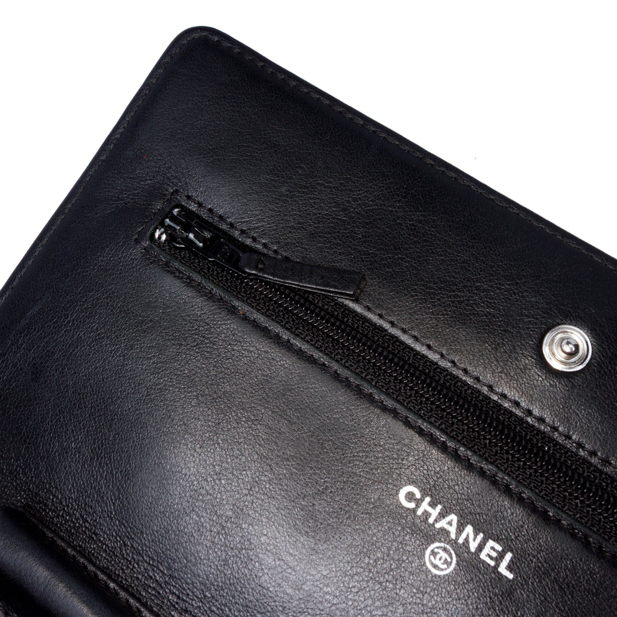 CC Quilted Patent Wallet On Chain