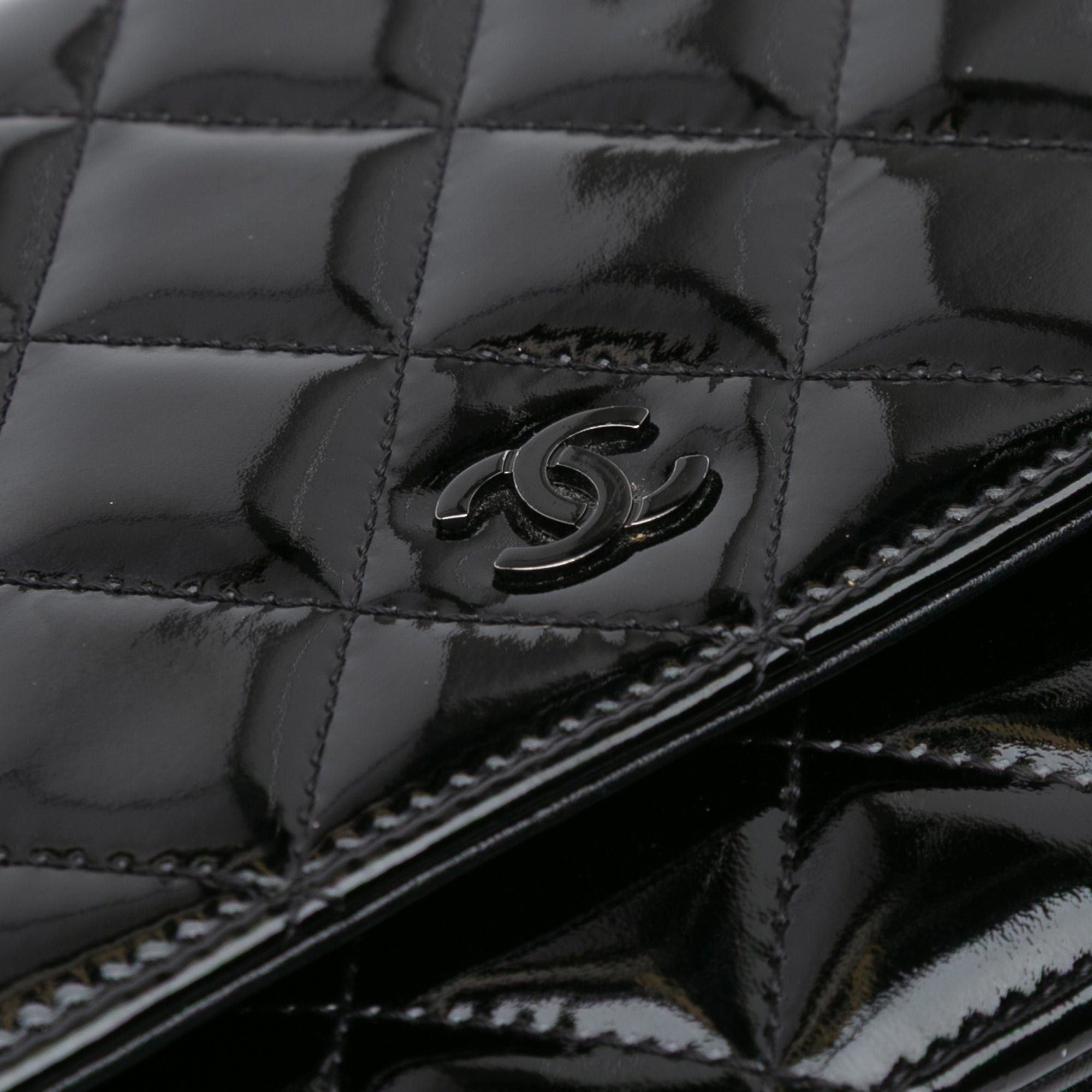 CC Quilted Patent Wallet On Chain