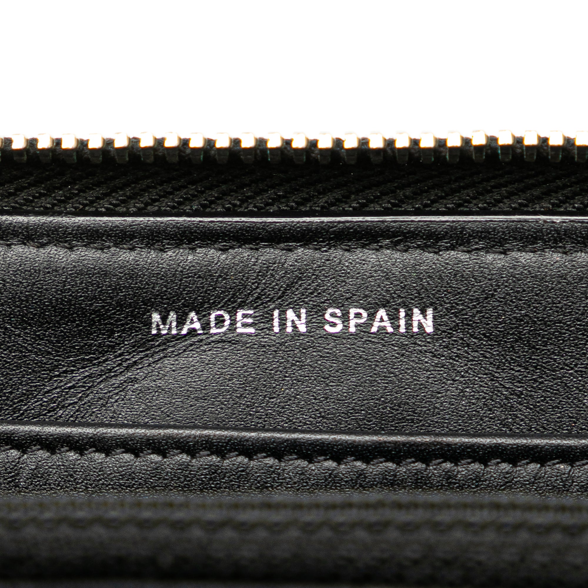 Quilted Patent Brilliant Zip Around Wallet_6