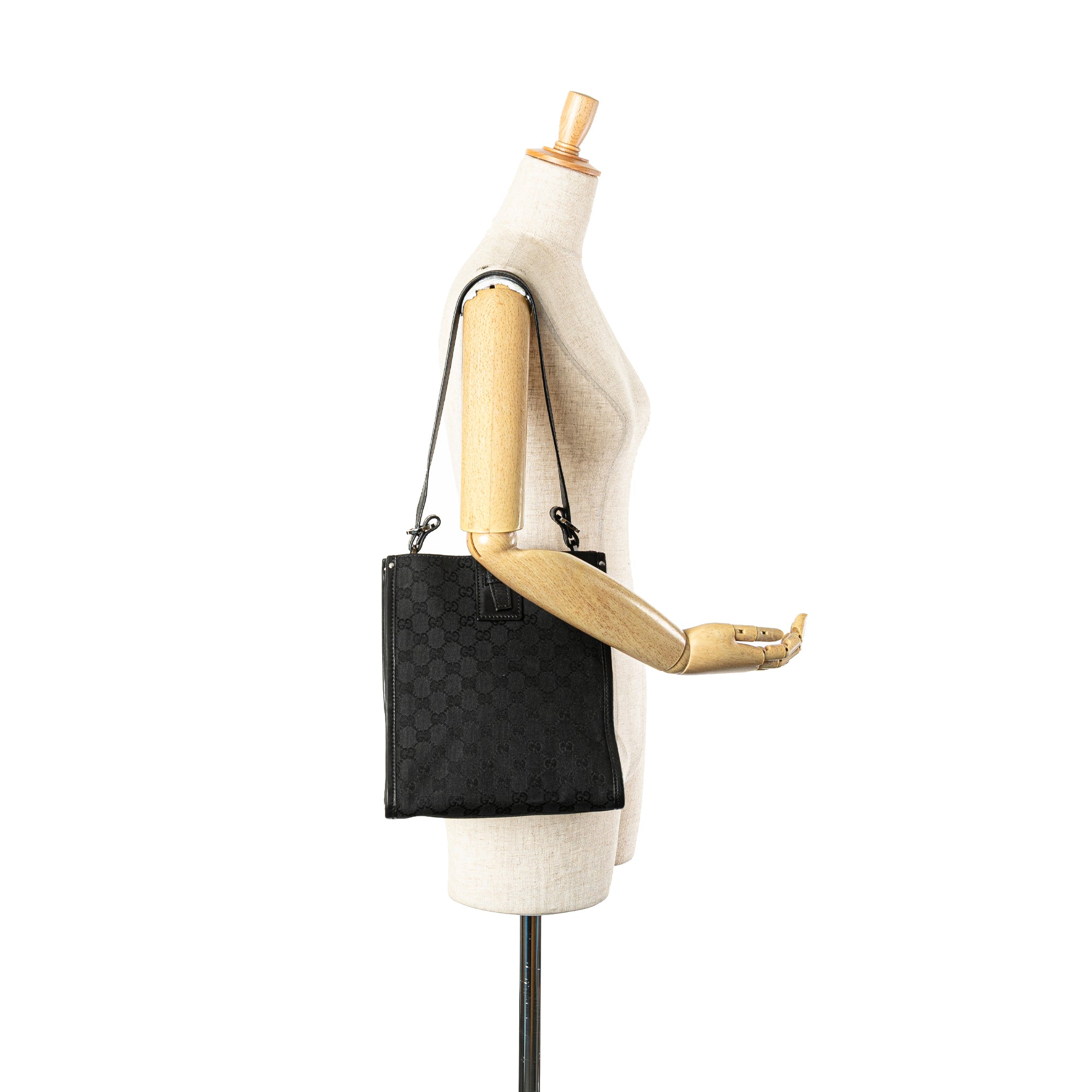 GG Canvas Shoulder Bag