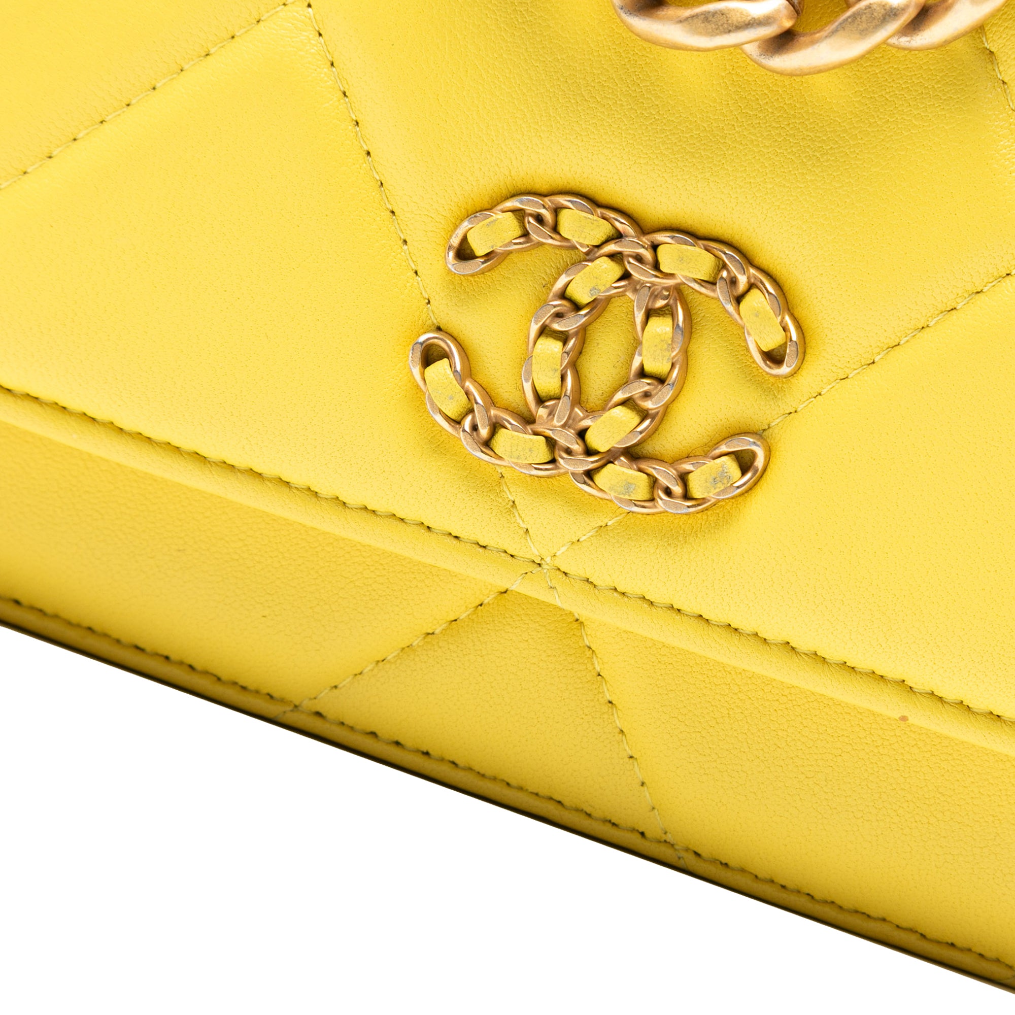 Quilted Lambskin 19 Wallet on Chain