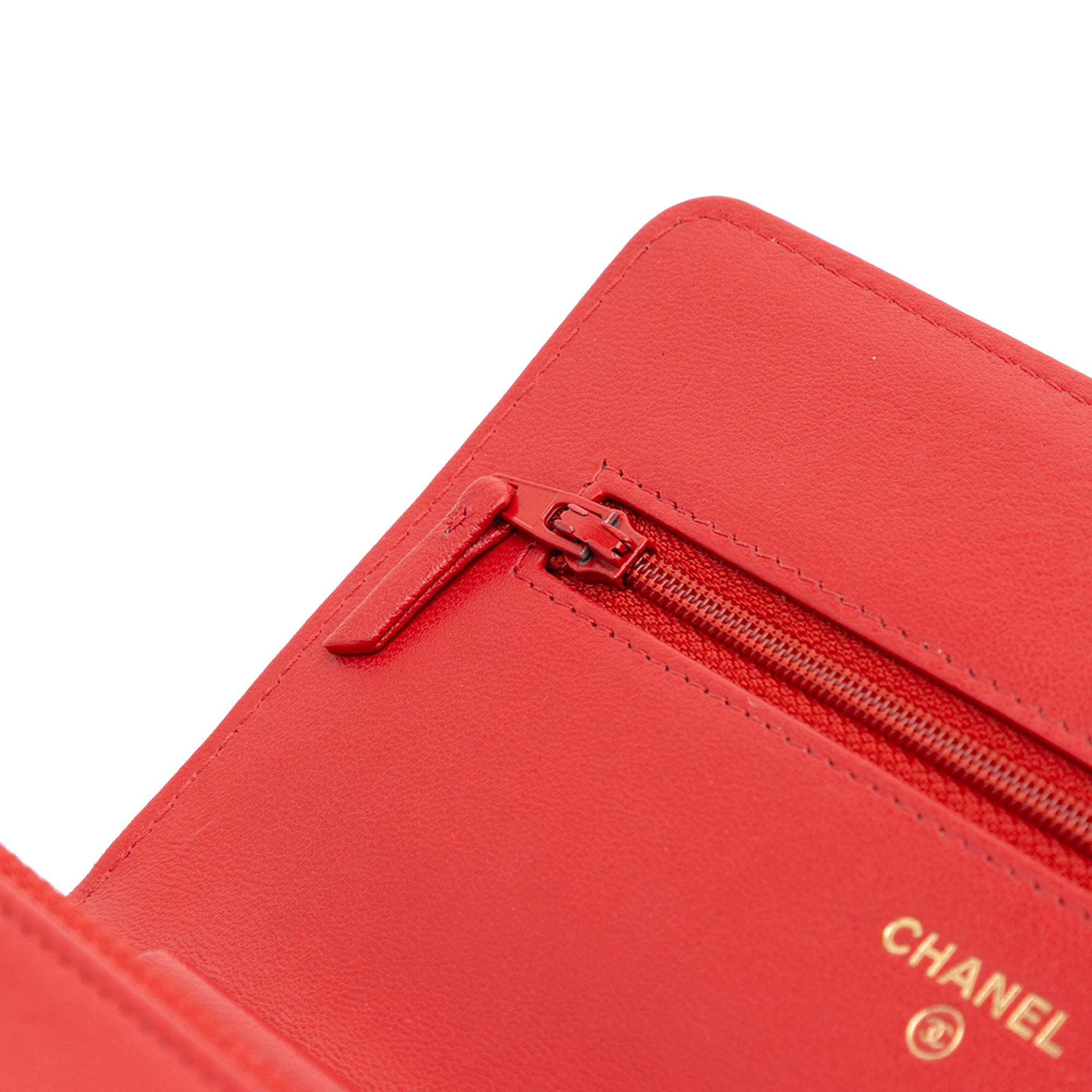 Quilted Lambskin 19 Wallet on Chain