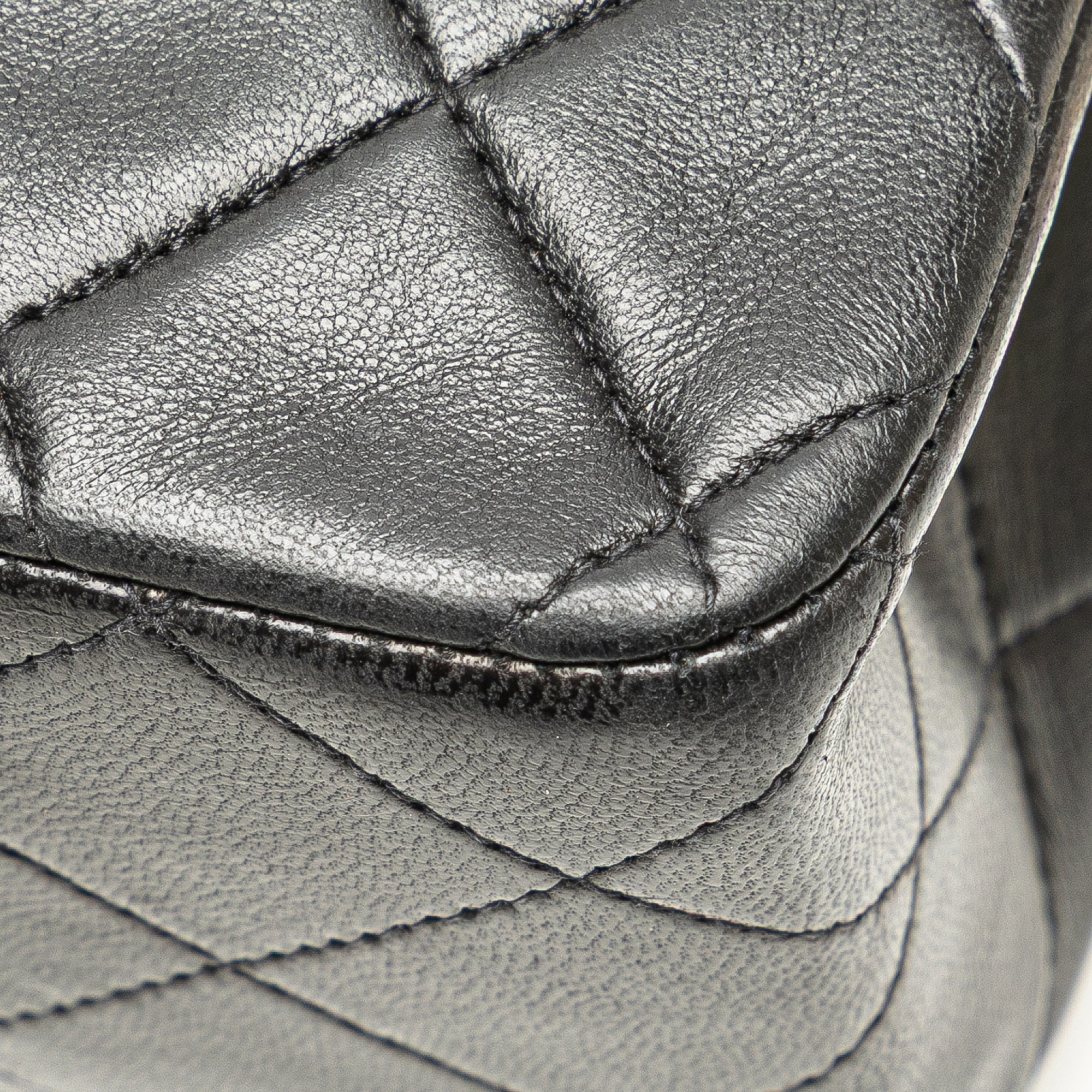 Medium Classic Lambskin Double Flap