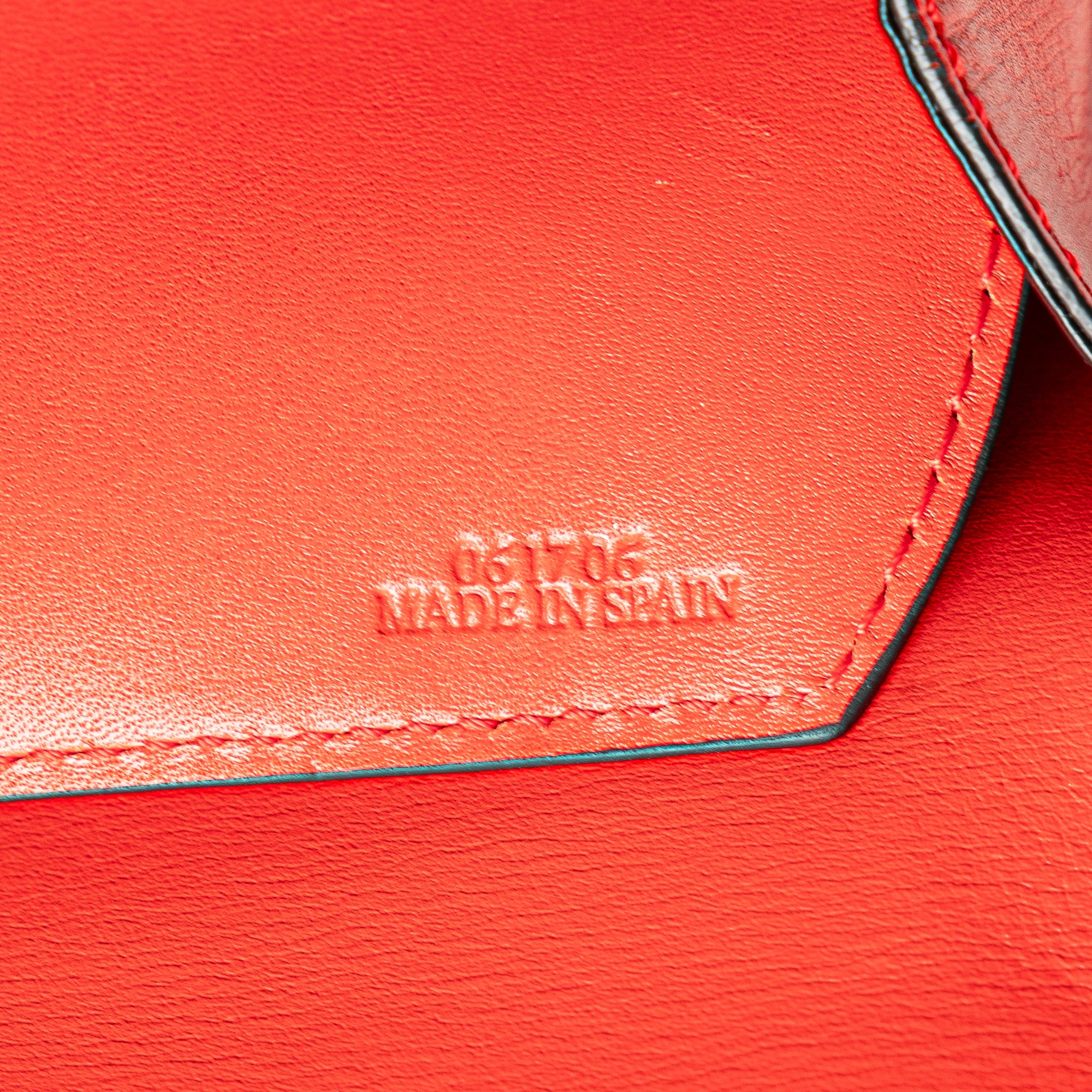Medium Leather Barcelona Crossbody