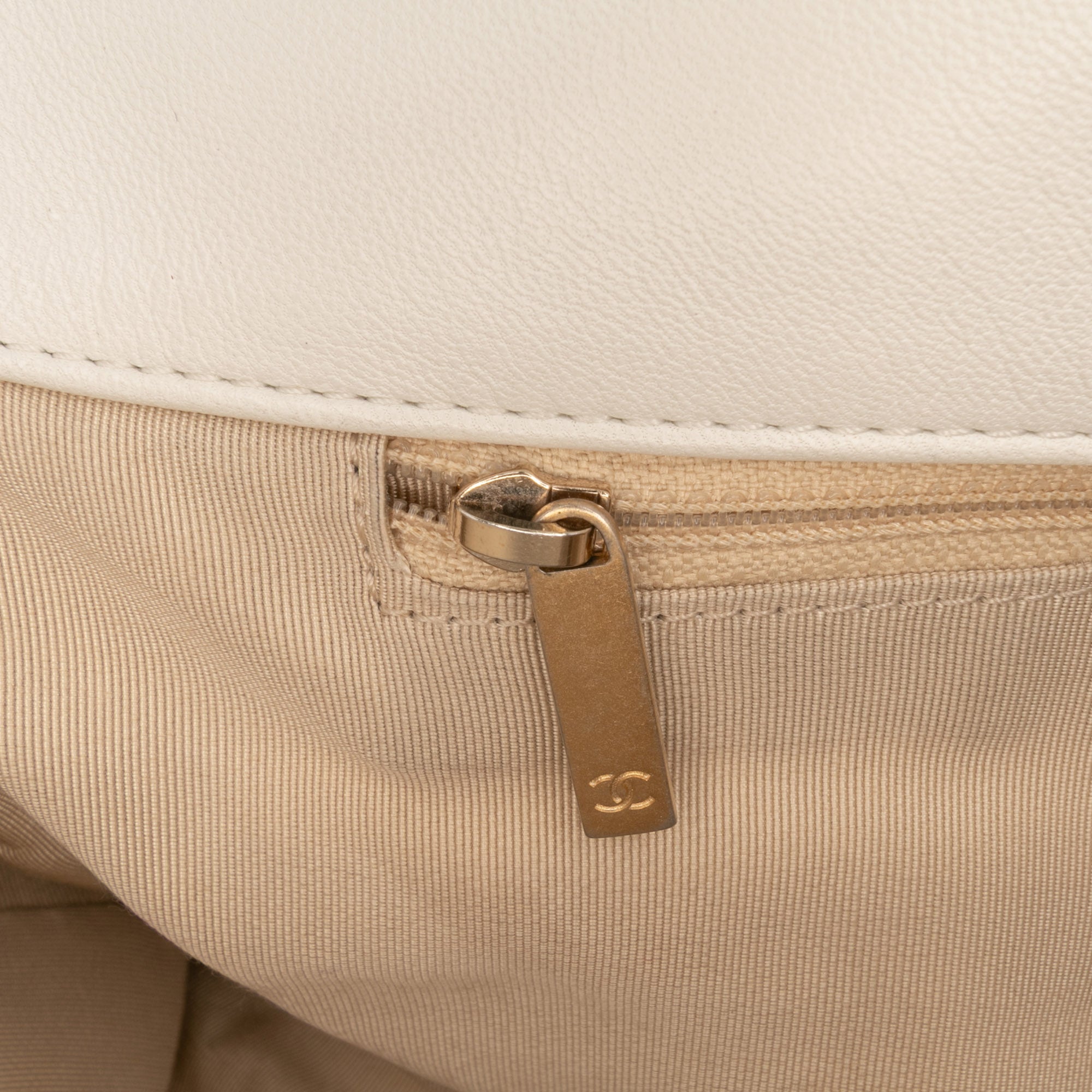 Maxi Lambskin 19 Flap