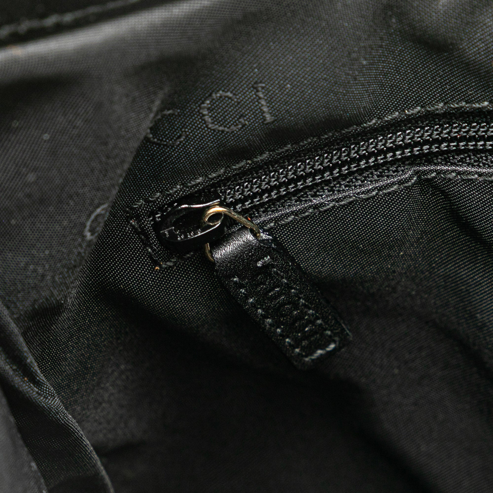 GG Canvas Shoulder Bag