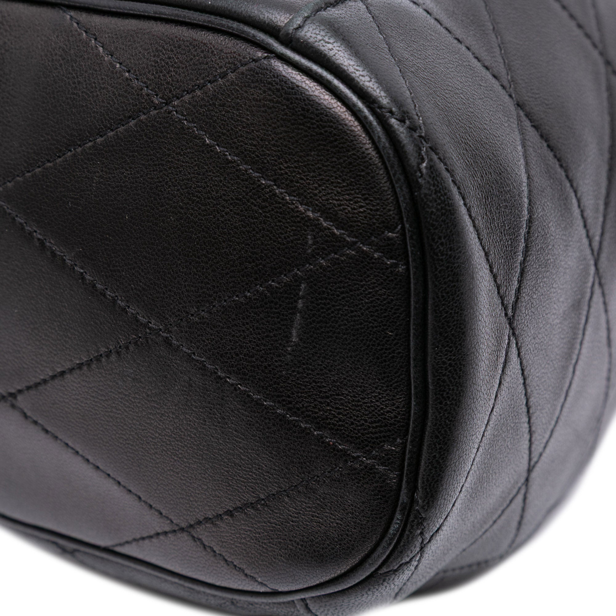 Lambskin Le Maillon Hook Bucket Bag