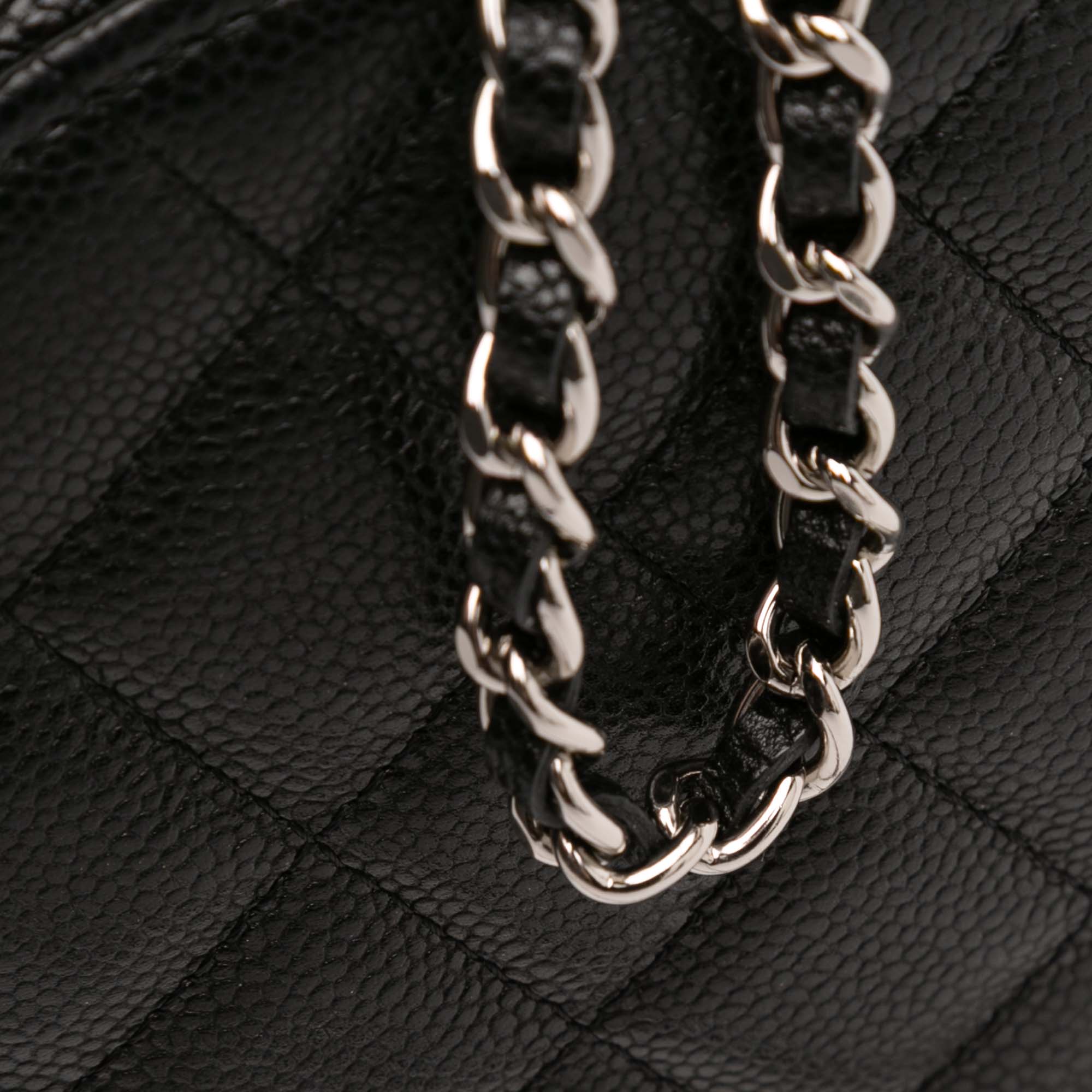 CC Quilted Caviar Round Clutch With Chain