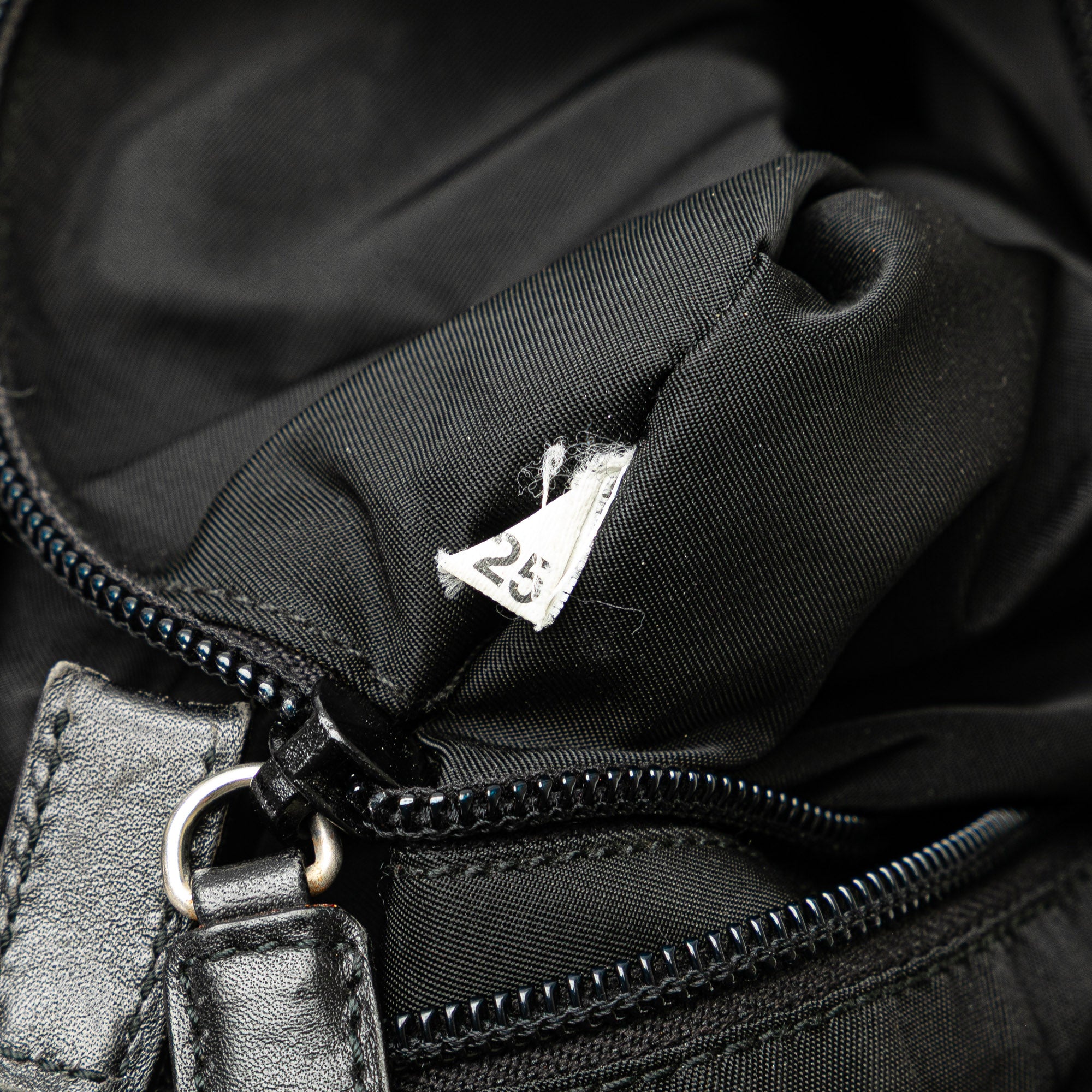 Tessuto Zip Top Crossbody