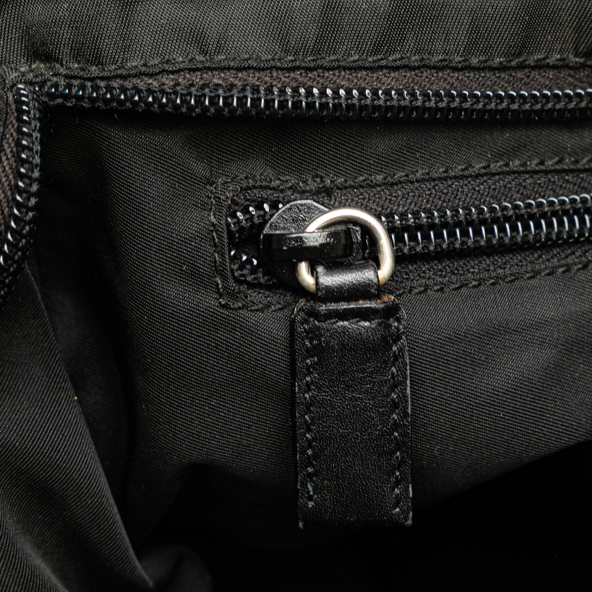 Tessuto Zip Top Crossbody
