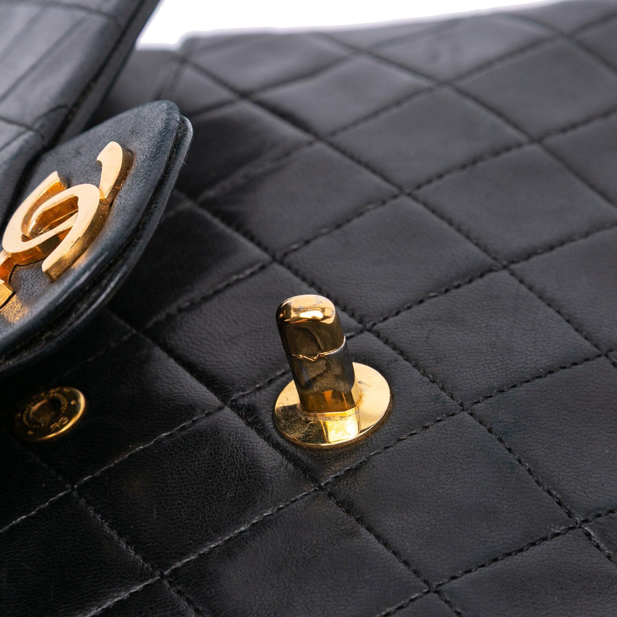 Medium Classic Lambskin Double Flap