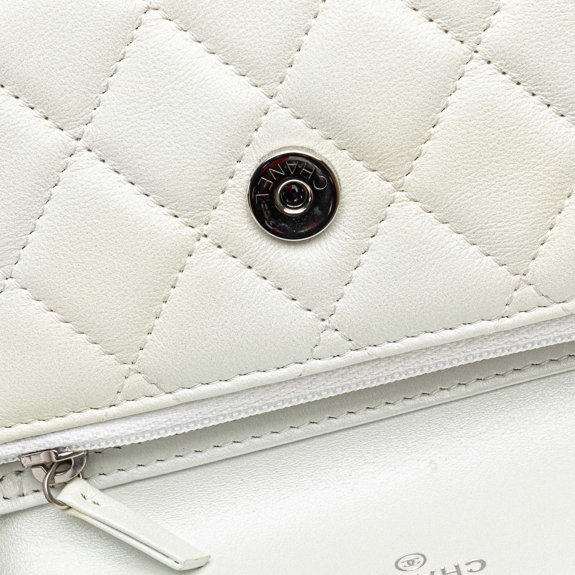 Quilted Calfskin Maxi Pearls Clutch With Chain_8