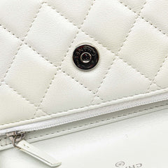 Quilted Calfskin Maxi Pearls Clutch With Chain_8